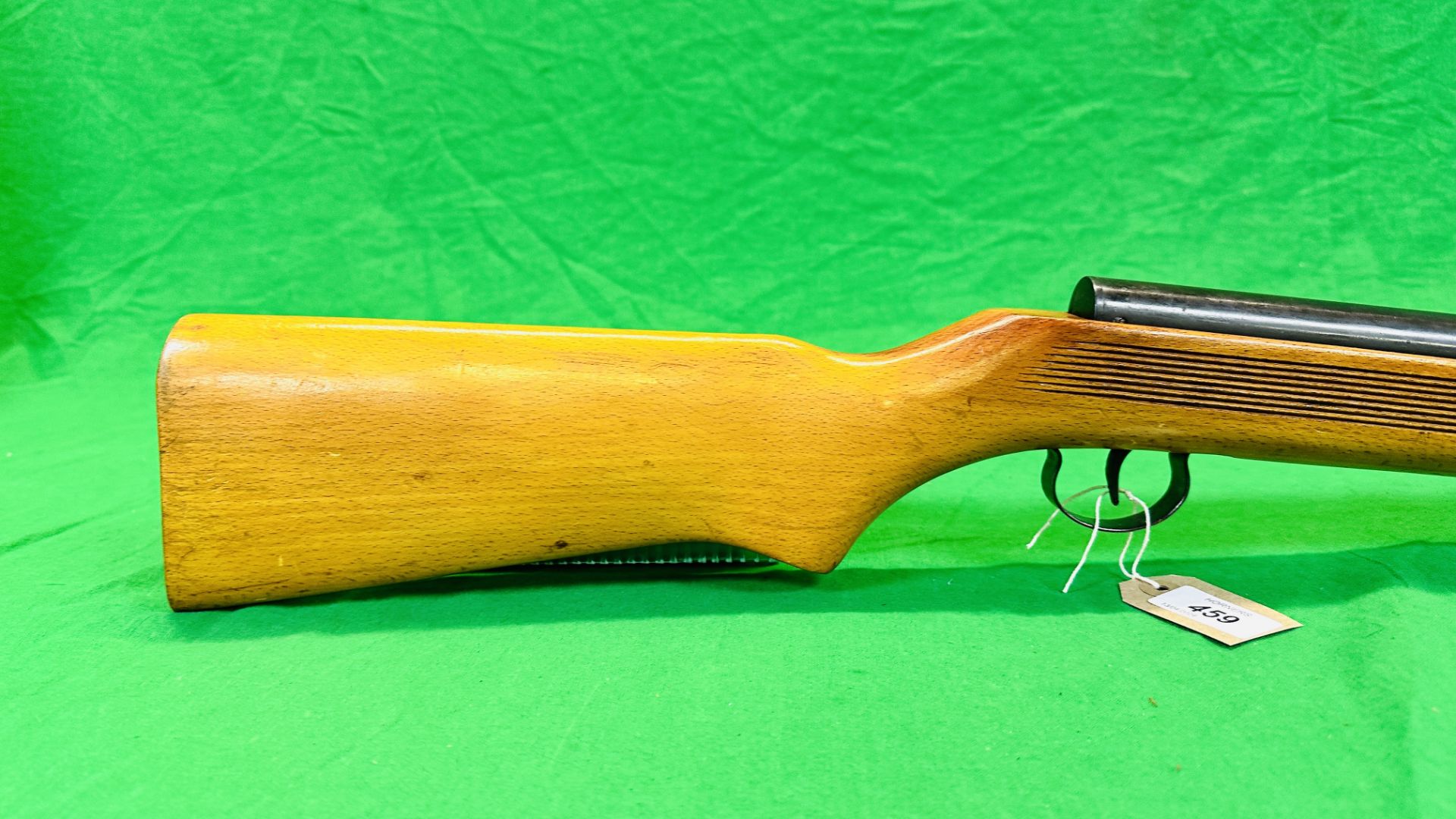 A VINTAGE JELLY .22 CALIBRE BREAK BARREL AIR RIFLE A/F CONDITION ALONG WITH SMK . - Image 4 of 14