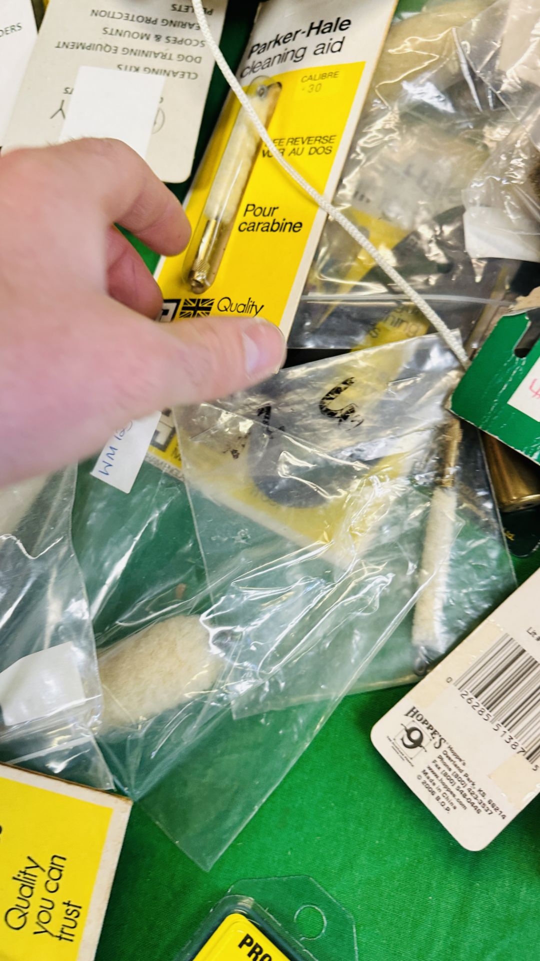A BOX CONTAINING A LARGE QUANTITY OF GUN CLEANING ACCESSORIES AND SNAP CAPS MANY AS NEW. - Image 10 of 21