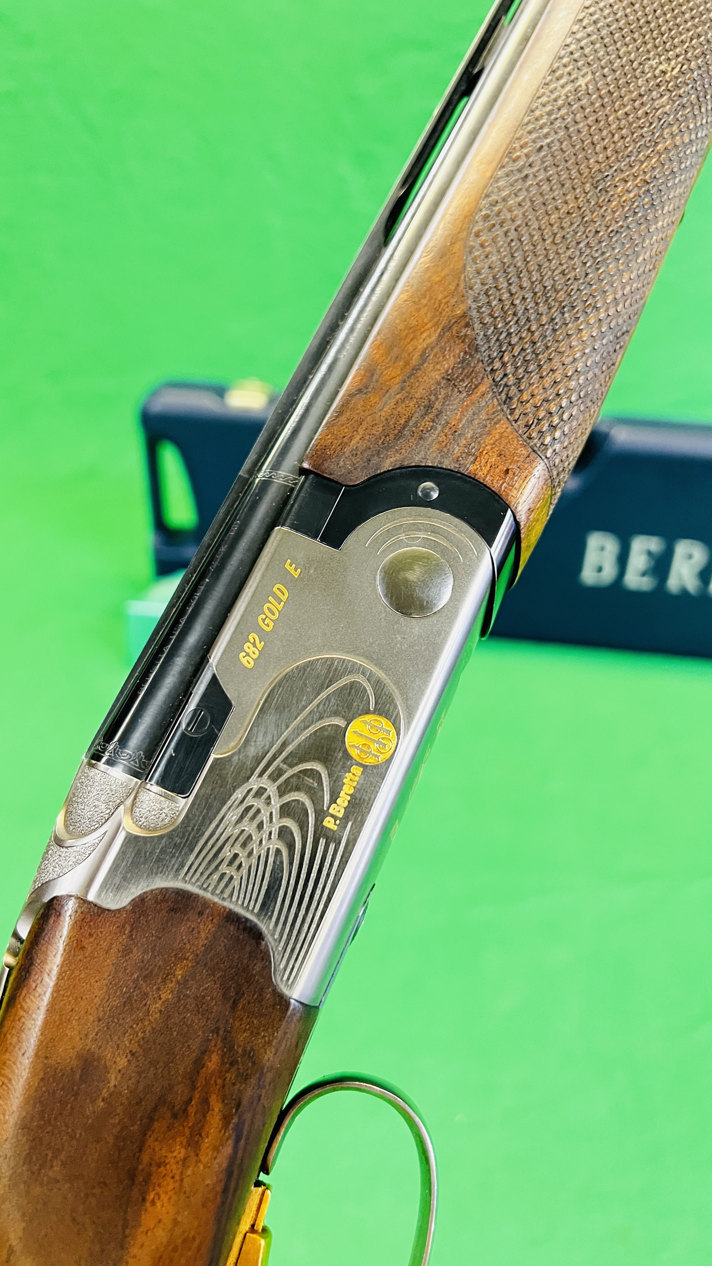 BERETTA 12 BORE OVER AND UNDER SHOTGUN 682 GOLD E, #P0120513, 30" MULTI CHOKE BARRELS, - Image 31 of 38