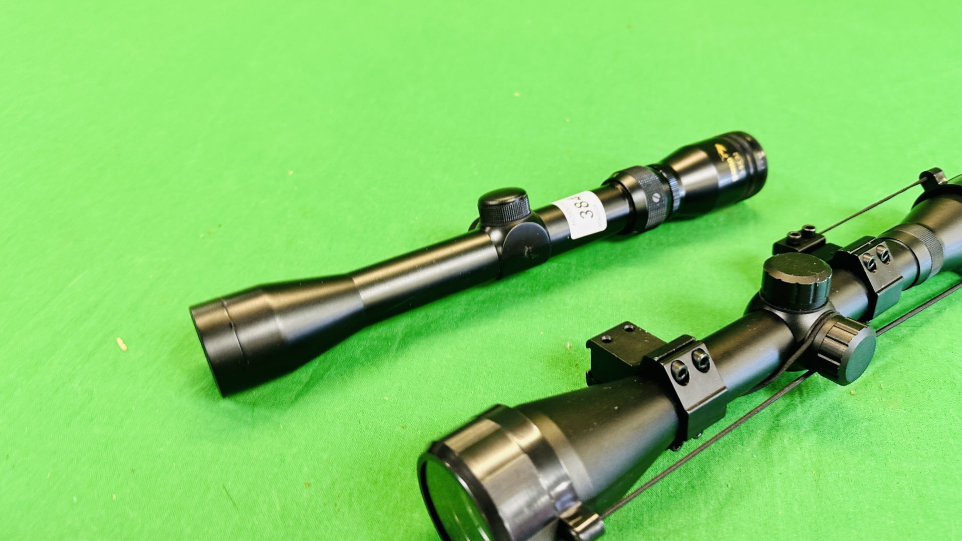 TWO AIR RIFLE SCOPES TO INCLUDE GAMO 3-9X32 AND ANOTHER UNMARKED 4X40 SCOPE. - Image 3 of 8