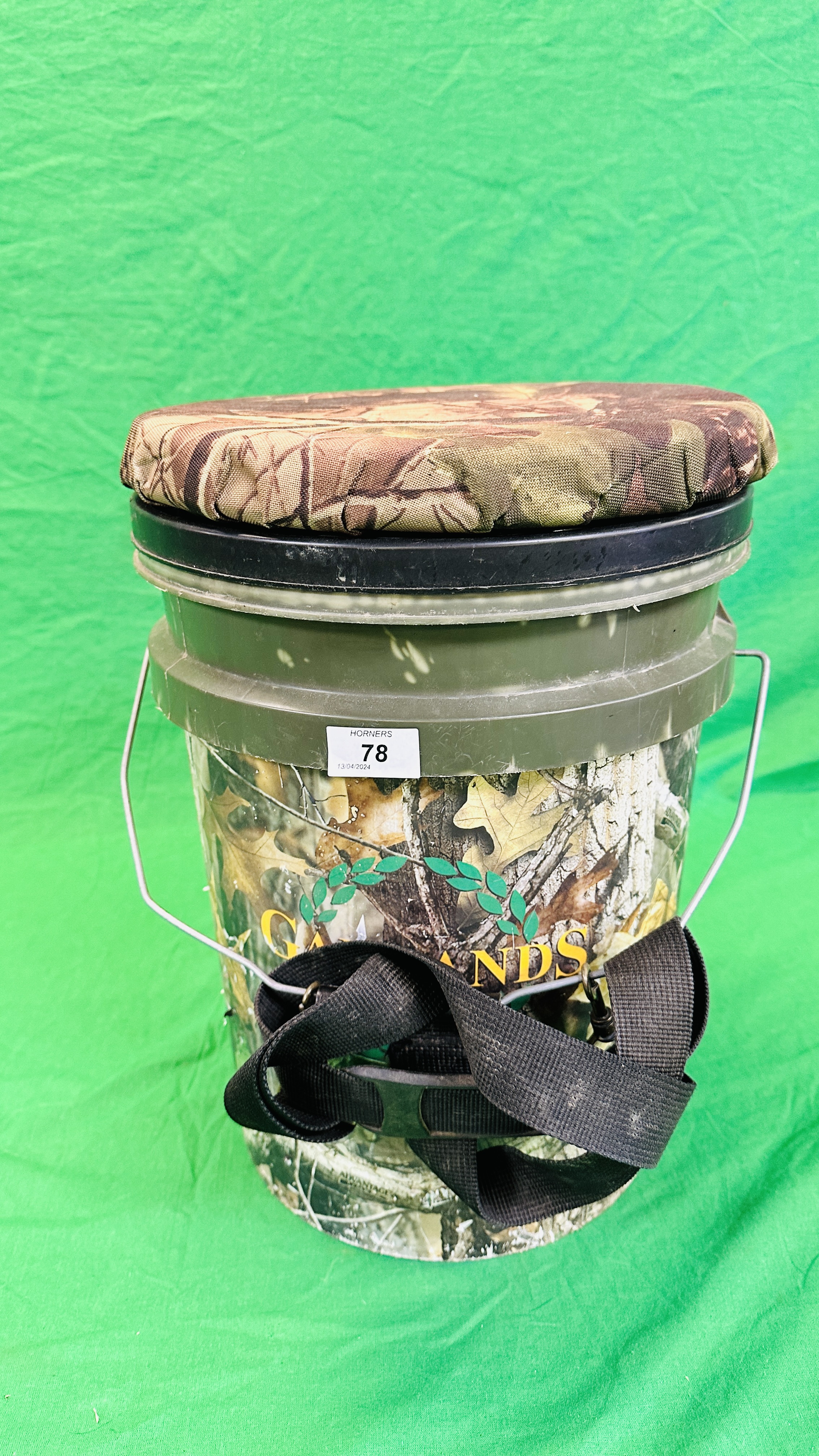 GARLANDS CAMO SHOOTING SEAT BUCKET