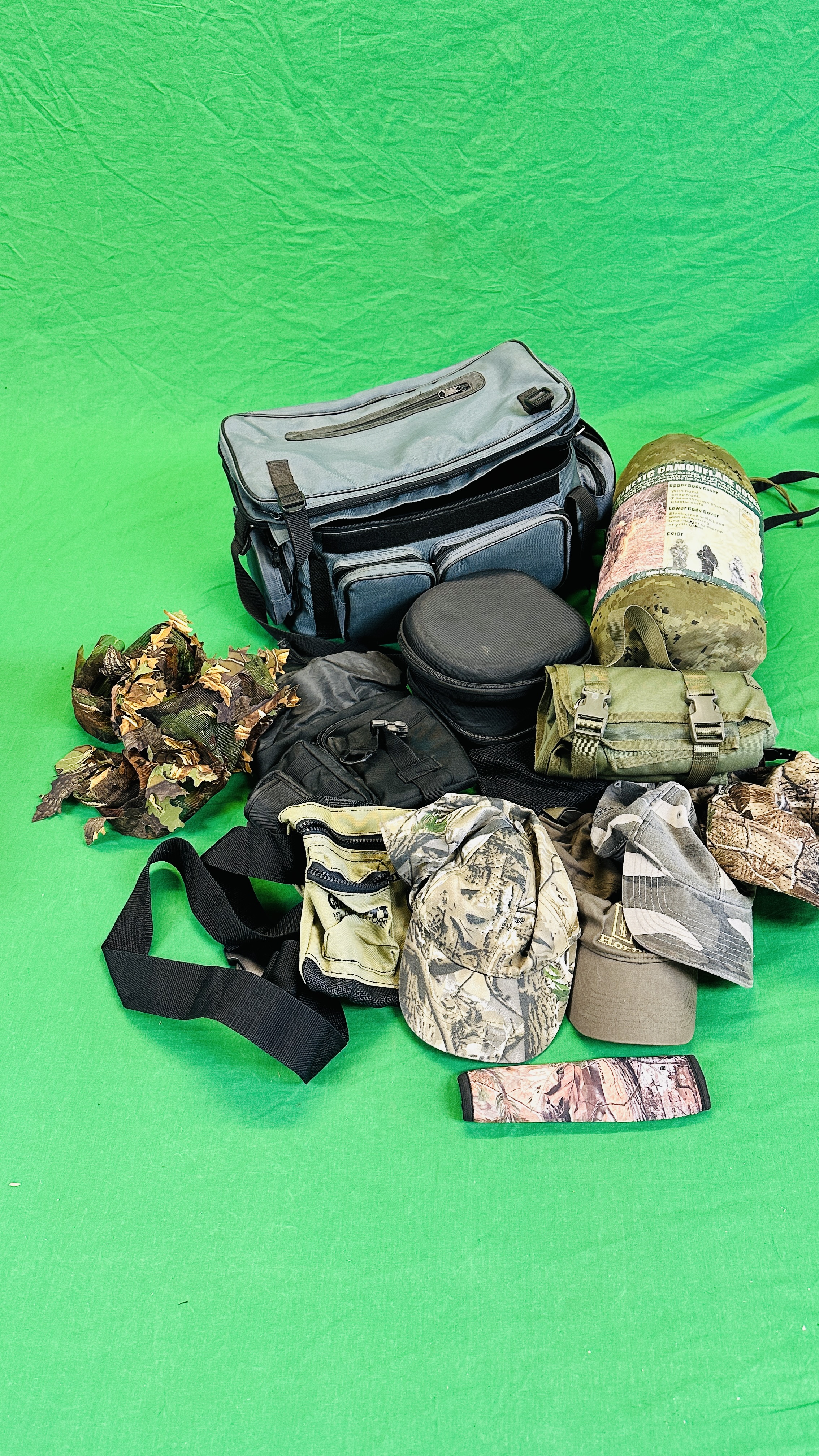 A GROUP OF SHOOTING ACCESSORIES TO INCLUDE 3-D SYNTHETIC CAMOUFLAGE COVER SUIT XL - 2XL,