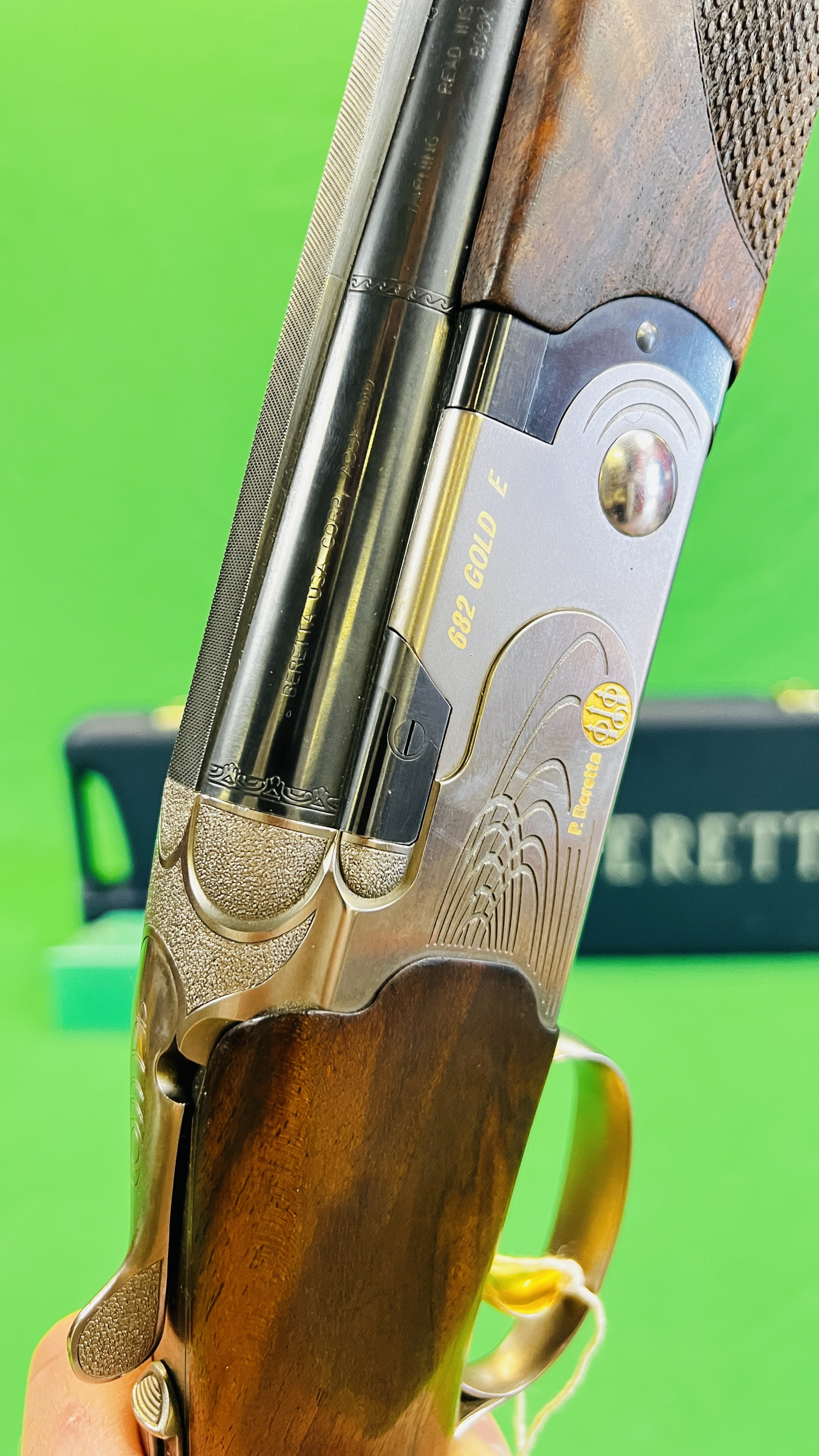 BERETTA 12 BORE OVER AND UNDER SHOTGUN 682 GOLD E, #P0120513, 30" MULTI CHOKE BARRELS, - Image 10 of 38