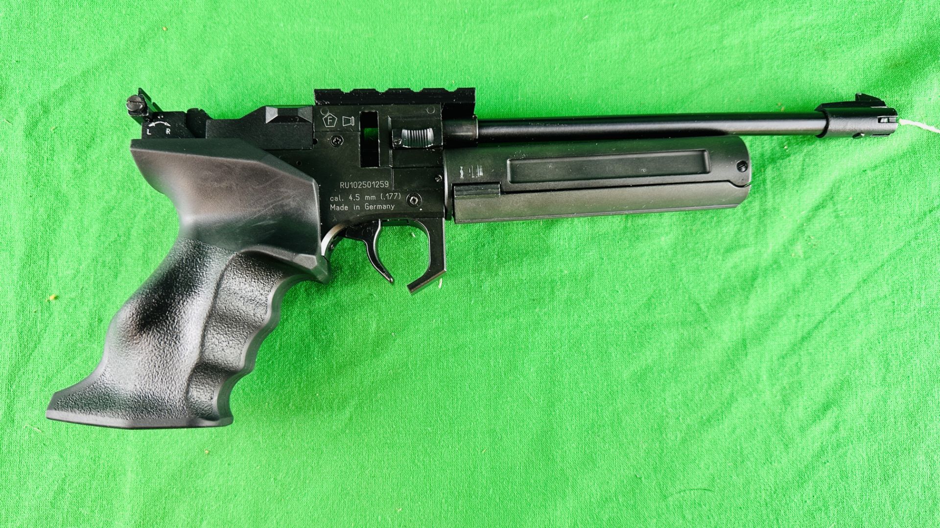 ROHM TWIN MASTER ACTION Co2 AIR PISTOL COMPLETE WITH ONE 8 SHOT MAGAZINE AND A ROHM SILENCER IN - Image 4 of 11