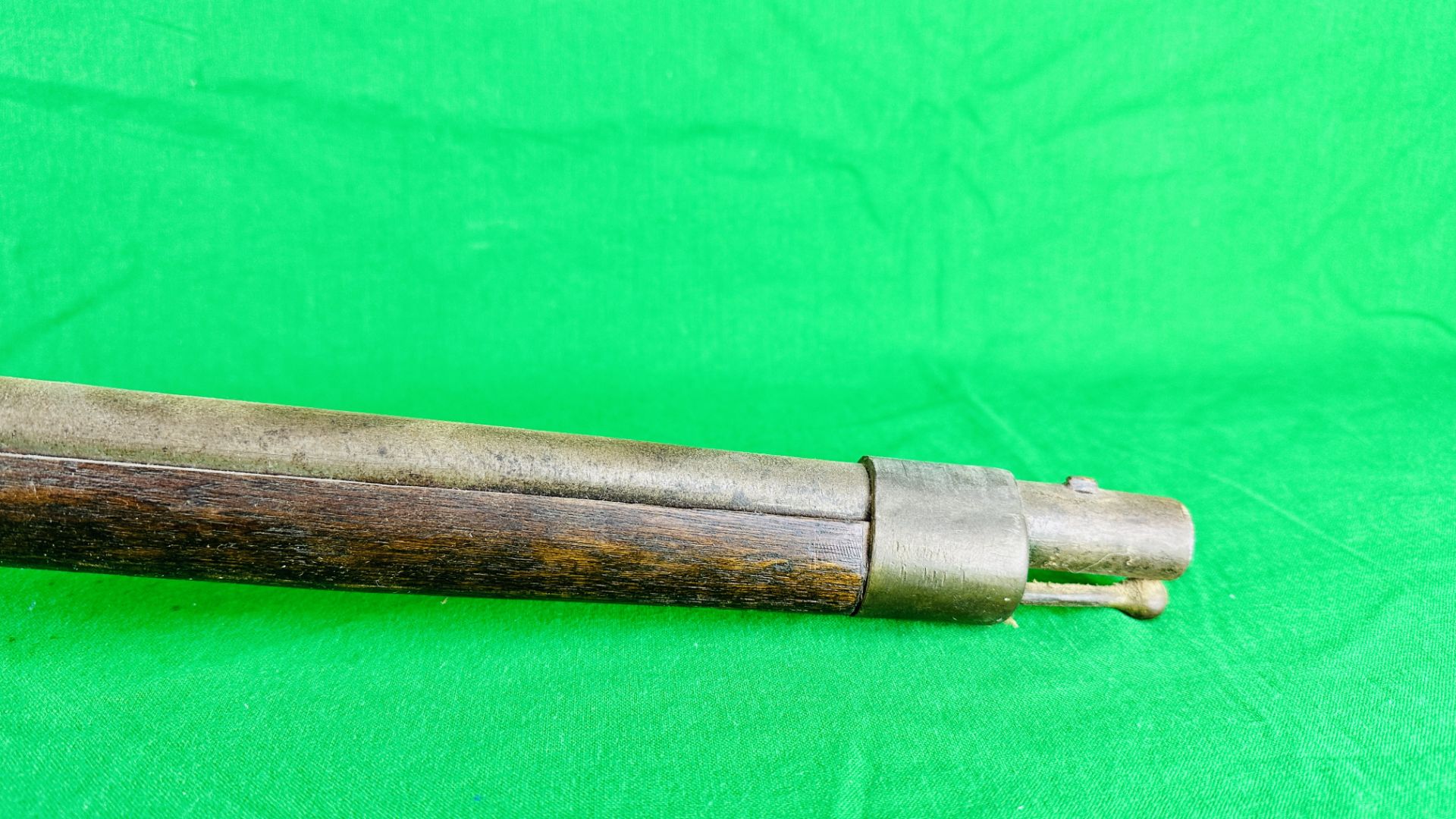 A SINGLE BARREL HAMMER ACTION SHOTGUN MUZZLE LOADING SHOTGUN - NO POSTAGE OR PACKING AVAILABLE. - Image 8 of 12