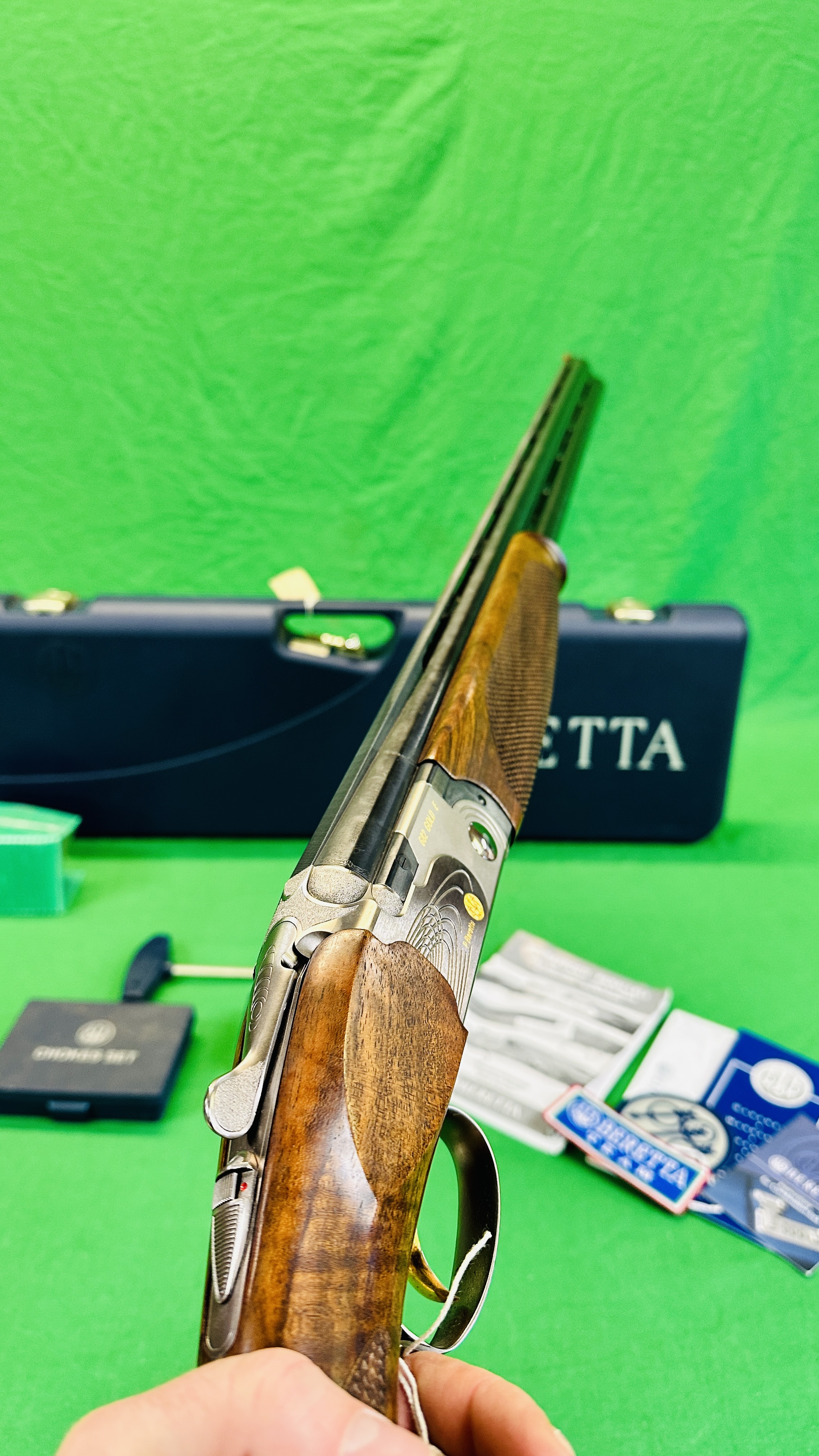 BERETTA 12 BORE OVER AND UNDER SHOTGUN, MODEL 682 GOLD E, - Image 28 of 35