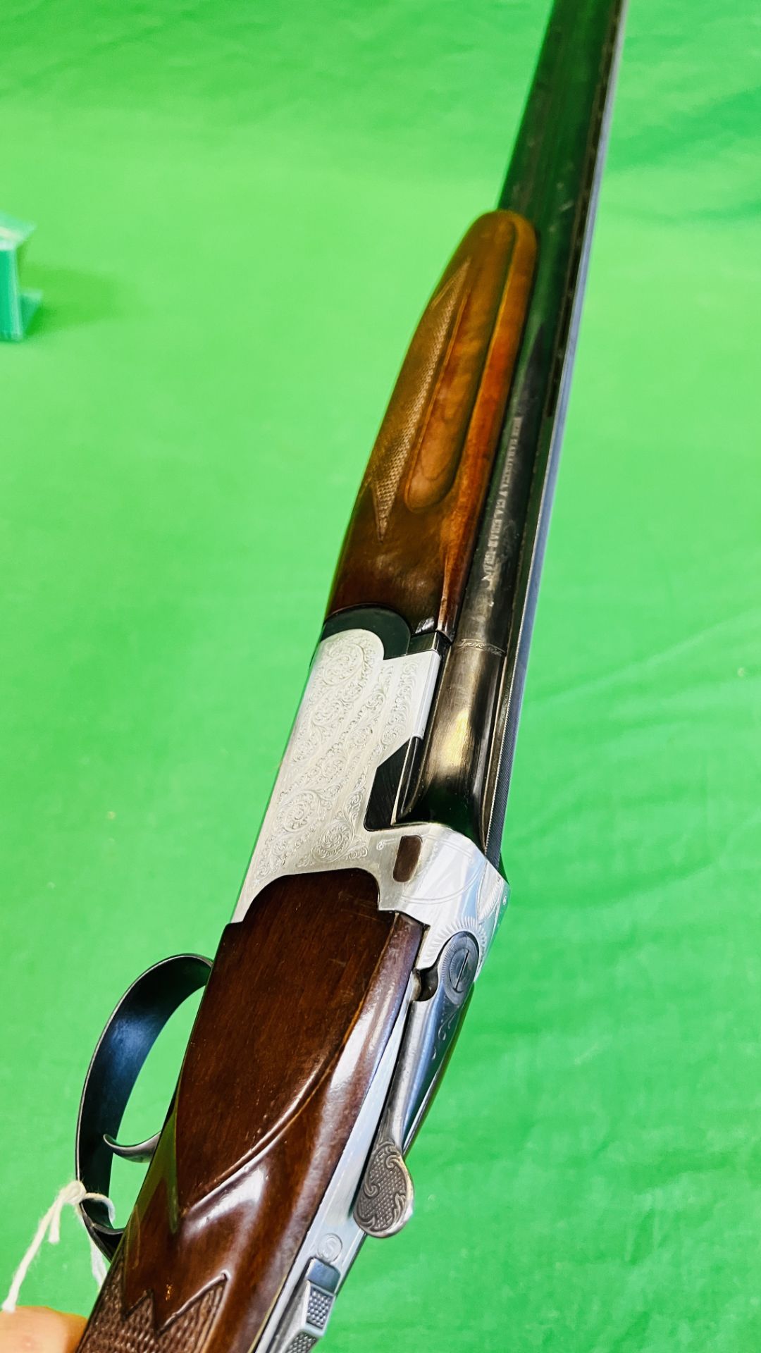 SARASQUETA 12G OVER AND UNDER SHOTGUN, #T2724, 28" MULTI CHOKE BARRELS, - Image 23 of 29