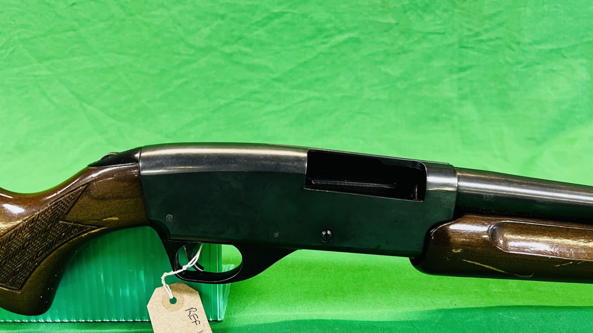 STEVENS 12 BORE PUMP ACTION SHOTGUN (3 SHOT) #D417603 - (REF: 1425) - (ALL GUNS TO BE INSPECTED AND - Image 2 of 10