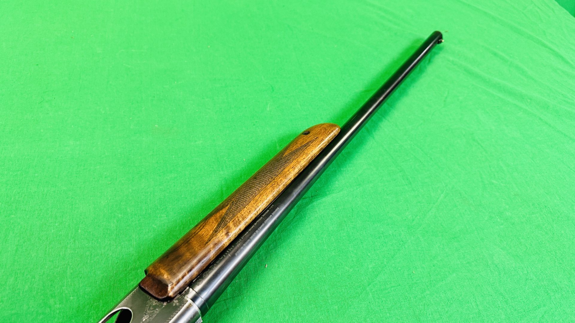 FABRIQUE 12 BORE SELF LOADING TWO SHOT SHOTGUN MODEL "DOUBLE TWO" #C15379 25 INCH BARREL ¼ CHOKE - - Image 8 of 21