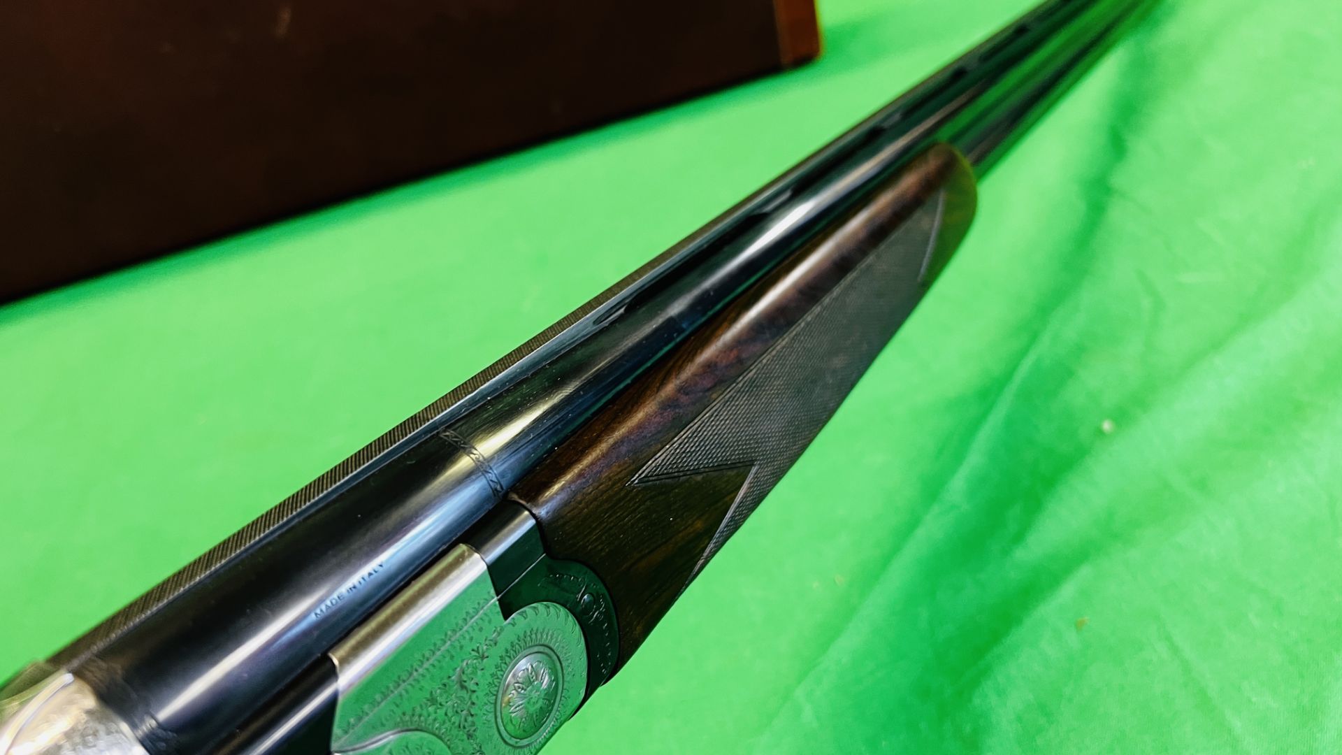 BERETTA 12 BORE OVER AND UNDER SHOTGUN #D48461B, 28" FIXED CHOKE BARRELS, ENGRAVED SIDE PLATE, - Image 23 of 36