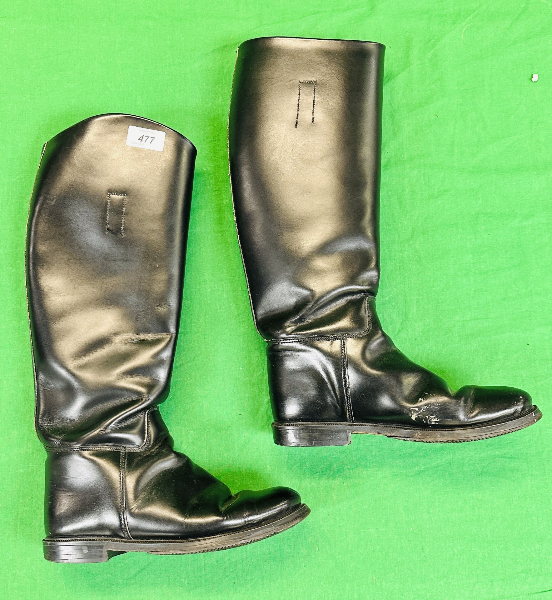 A PAIR OF KUDU BLACK LEATHER RIDING BOOTS, SIZE 6½ WIDE FITTING.