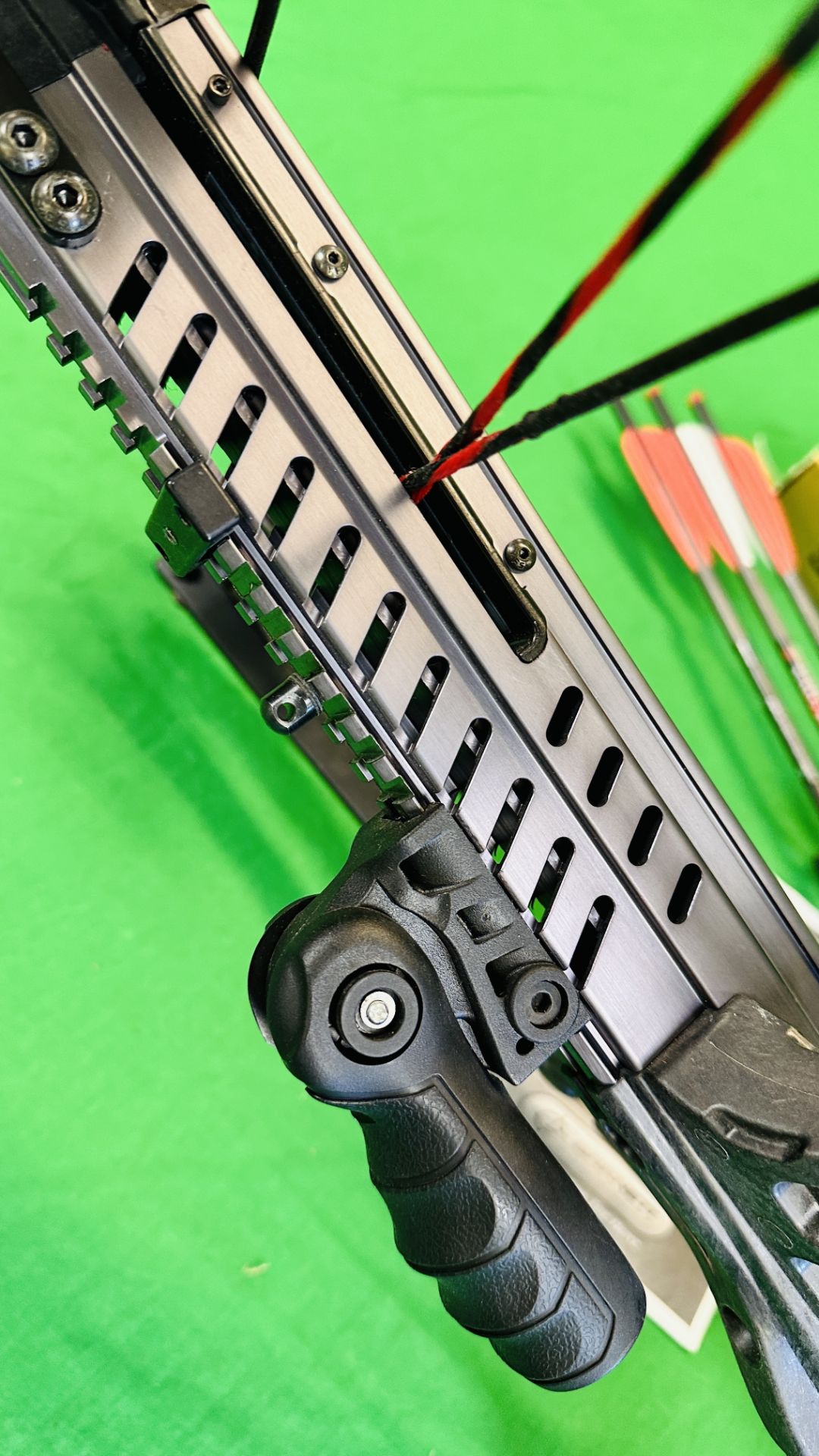 BARNETT "VENGANCE" COMPOUND CROSSBOW COMPLETE WITH THREE CARBON FIBRE CROSSBOW BOLTS, QUIVER, - Image 30 of 35