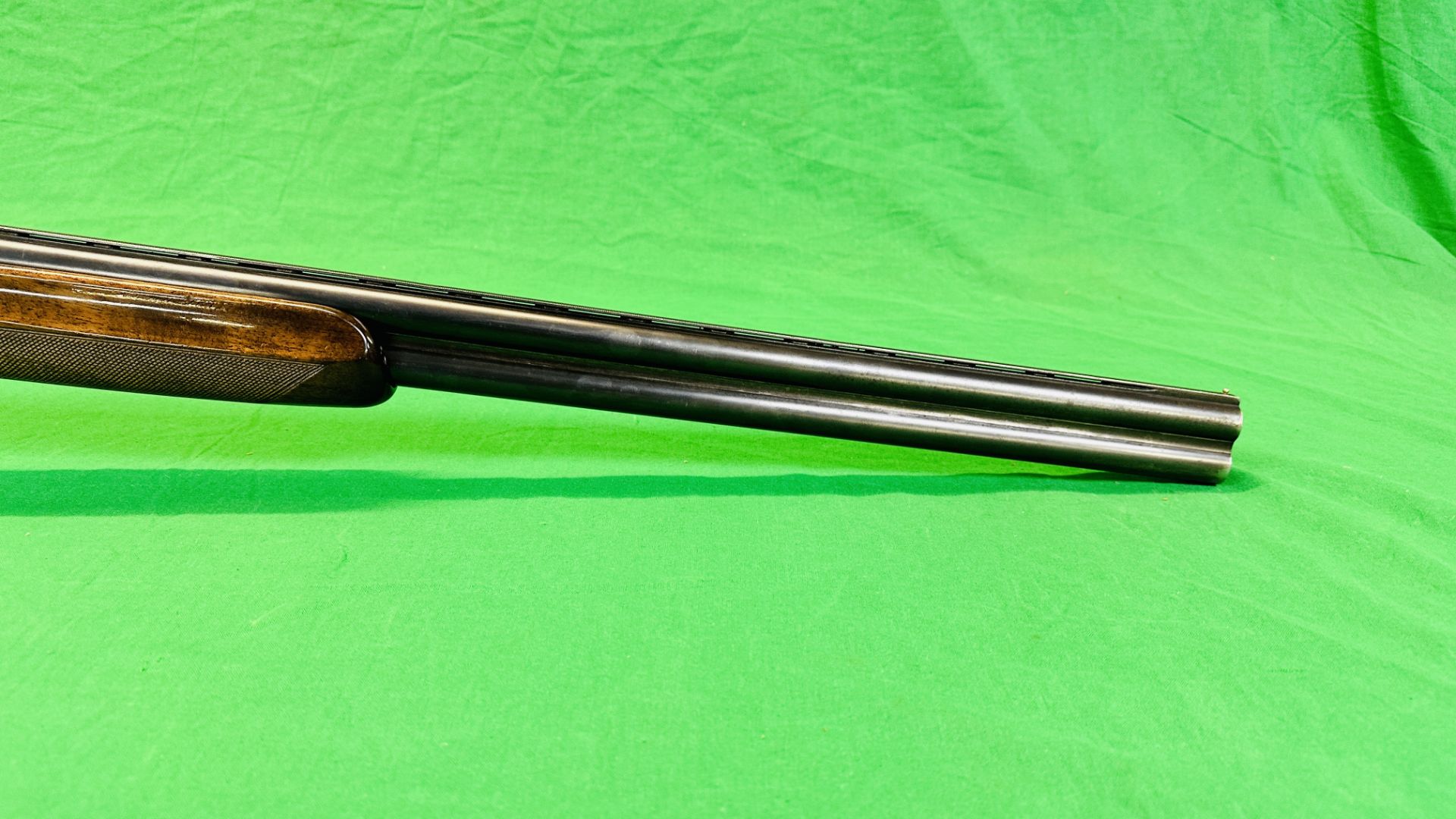 BERETTA 12 GAUGE OVER AND UNDER SHOTGUN #B270195B, MODEL S56E, 28" BARRELS, - Bild 6 aus 16