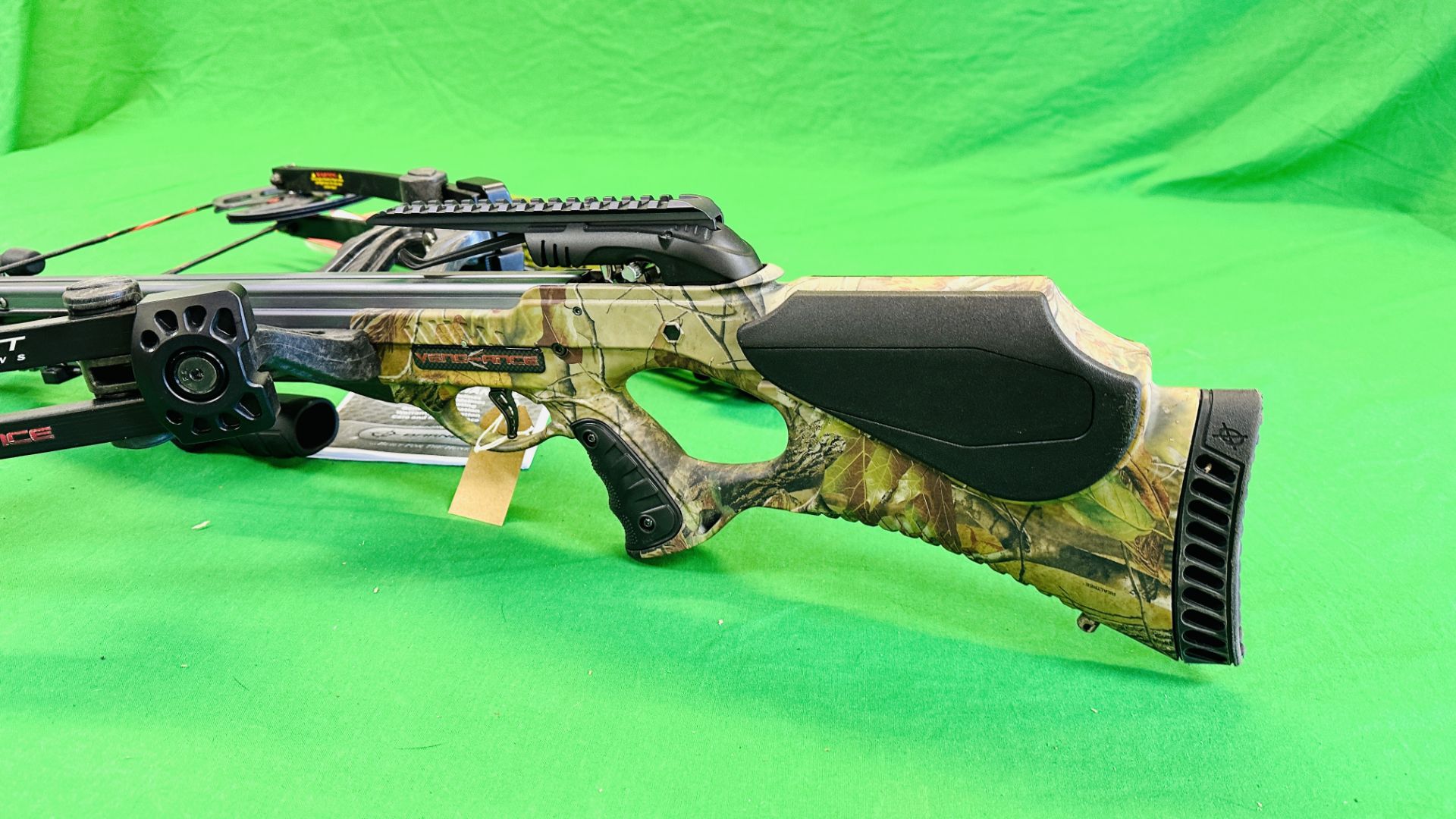 BARNETT "VENGANCE" COMPOUND CROSSBOW COMPLETE WITH THREE CARBON FIBRE CROSSBOW BOLTS, QUIVER, - Image 27 of 35