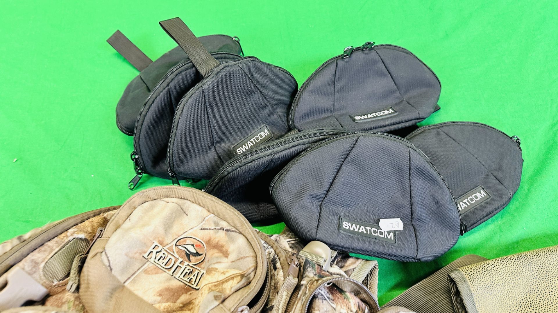 APPROXIMATELY 11 BAGS TO INCLUDE JACK PYKE CARTRIDGE BAG, REDHEAD CAMOUFLAGE BACK PACK, - Image 11 of 12