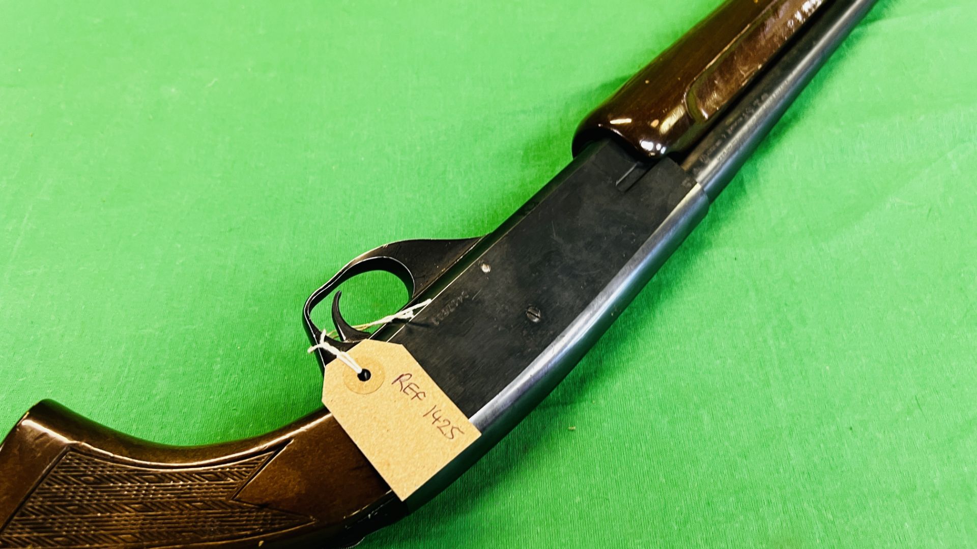 STEVENS 12 BORE PUMP ACTION SHOTGUN (3 SHOT) #D417603 - (REF: 1425) - (ALL GUNS TO BE INSPECTED AND - Bild 9 aus 10