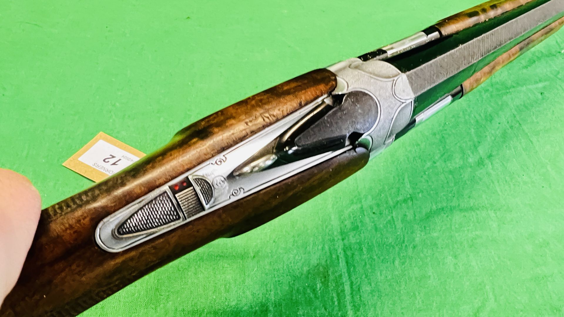 12 BORE BERETTA OVER AND UNDER SHOTGUN #E67165B, - Image 11 of 37