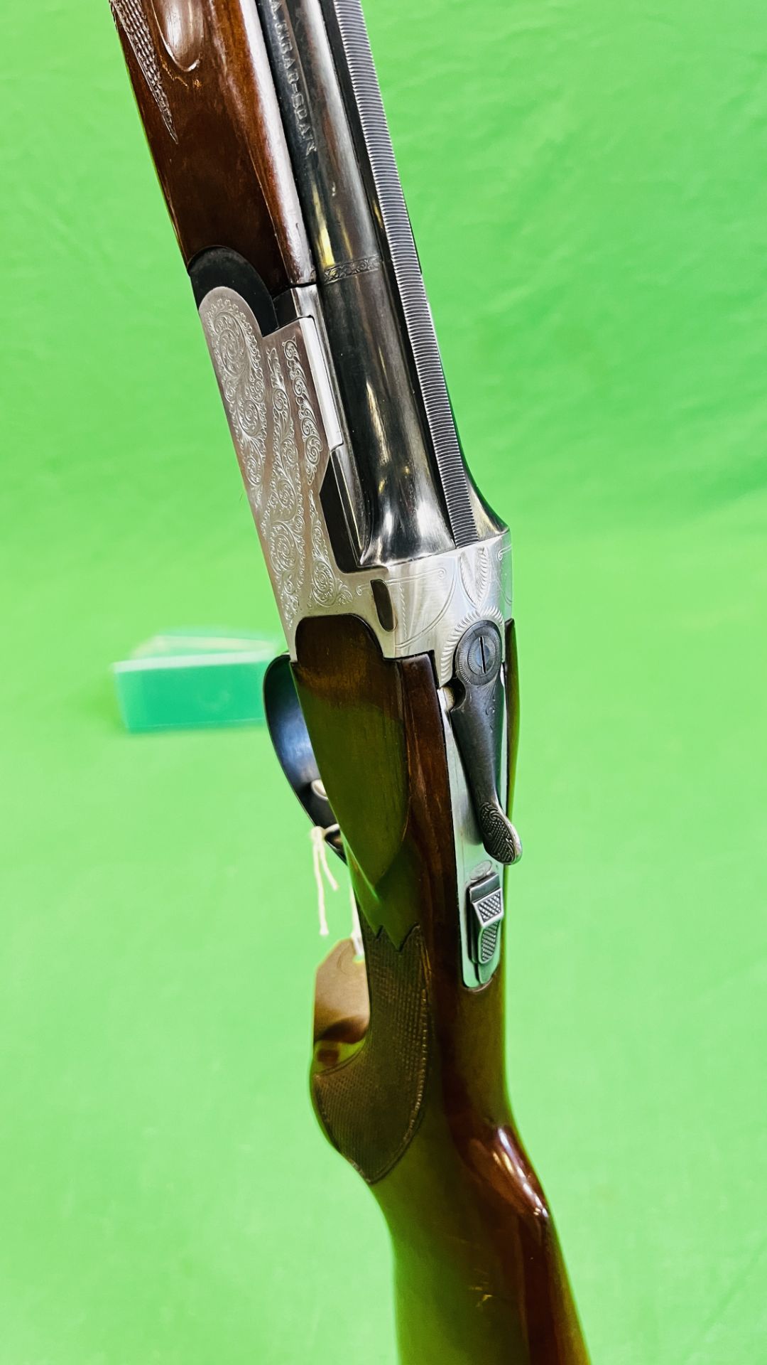 SARASQUETA 12G OVER AND UNDER SHOTGUN, #T2724, 28" MULTI CHOKE BARRELS, - Image 27 of 29