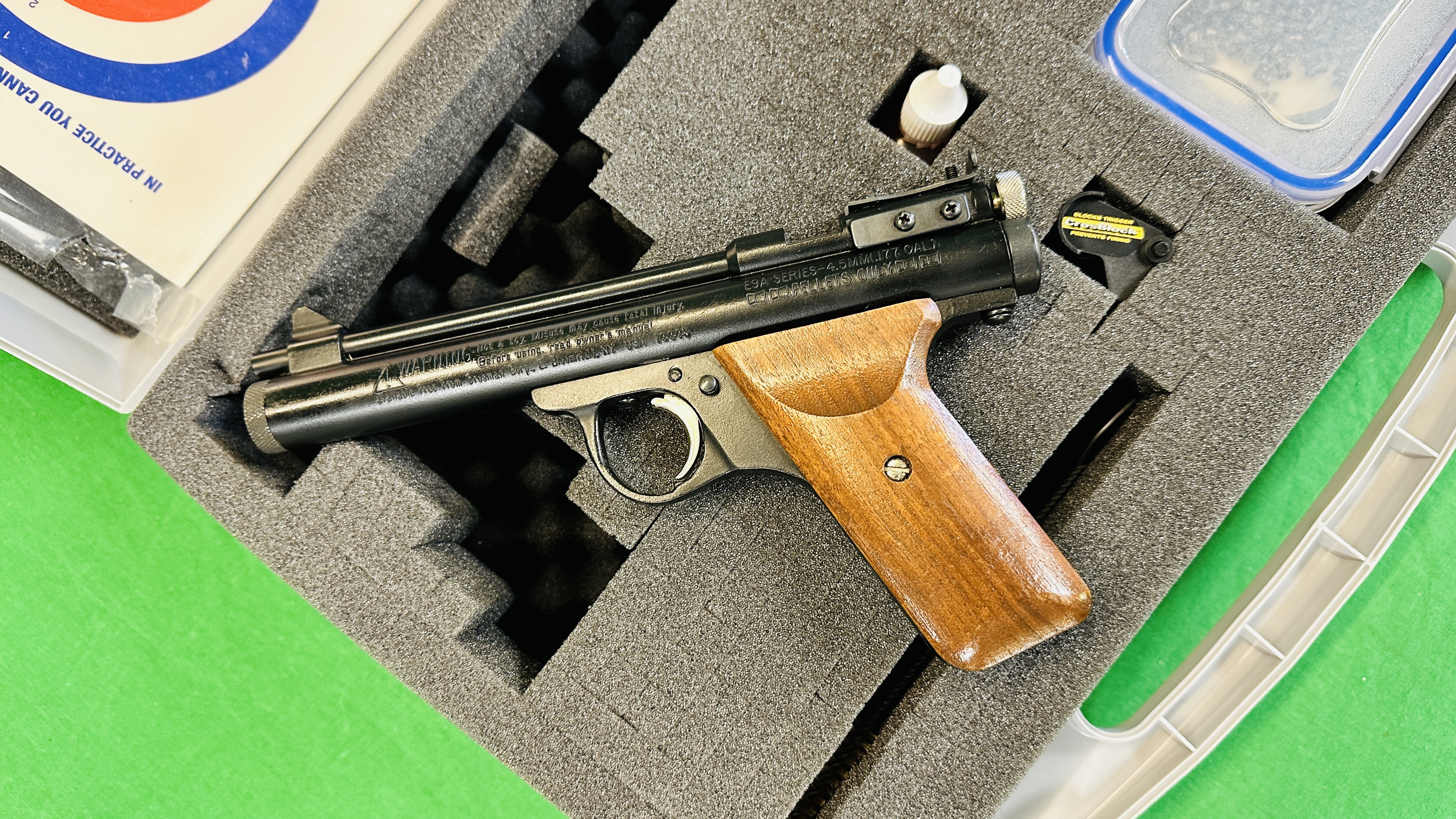 CROSMAN E9A Co2 AIR PISTOL . - Image 2 of 15