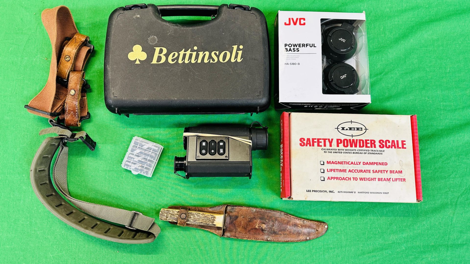 GROUP OF SHOOTING ACCESSORIES TO INCLUDE BETTINSOLI CHOKE BOX, SLING, LEE POWDER MEASURE,