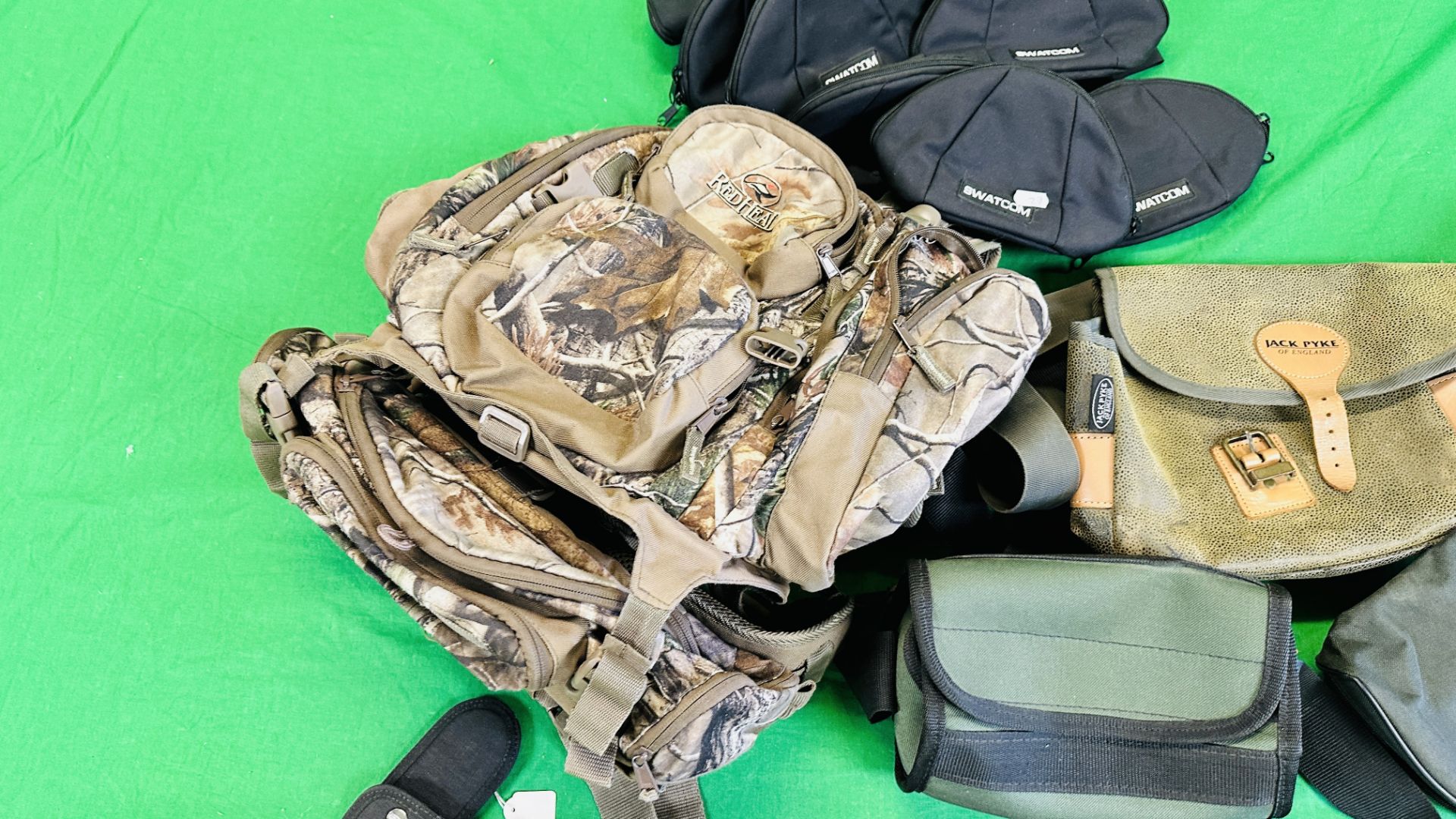 APPROXIMATELY 11 BAGS TO INCLUDE JACK PYKE CARTRIDGE BAG, REDHEAD CAMOUFLAGE BACK PACK, - Image 2 of 12