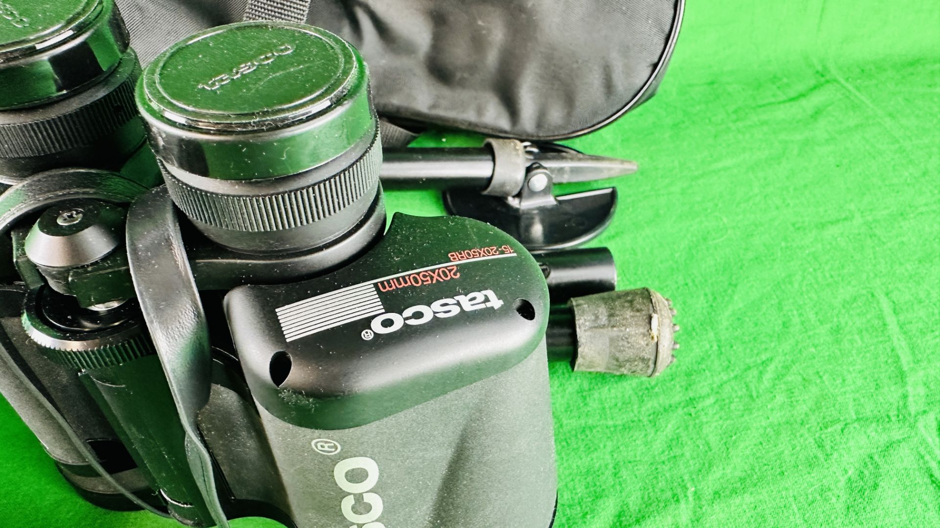 A PAIR OF TASCO 15-20X50RB BINOCULARS CASED, - Image 4 of 9