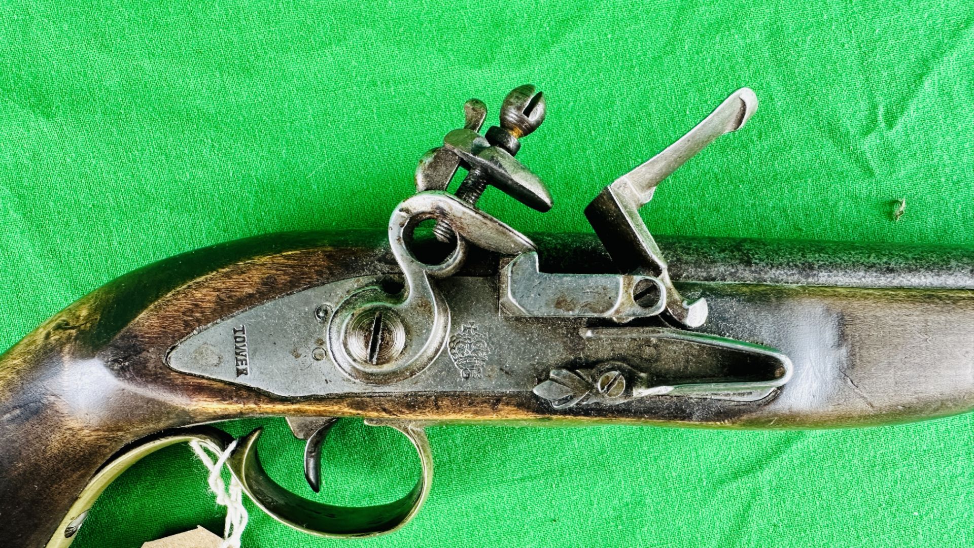 ANTIQUE CIRCA 1800 BRITISH MILITARY TOWER GR FLINTLOCK MUZZLE LOADING PISTOL, - Image 2 of 18