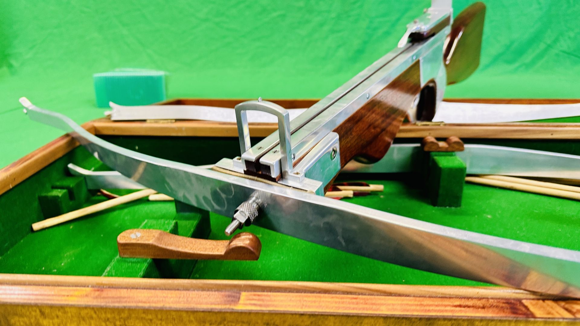 A HANDCRAFTED WOODEN CROSSBOW WITH ALUMINIUM DETAIL IN WOODEN TRANSIT CASE - NO POSTAGE OR PACKING - Image 10 of 14