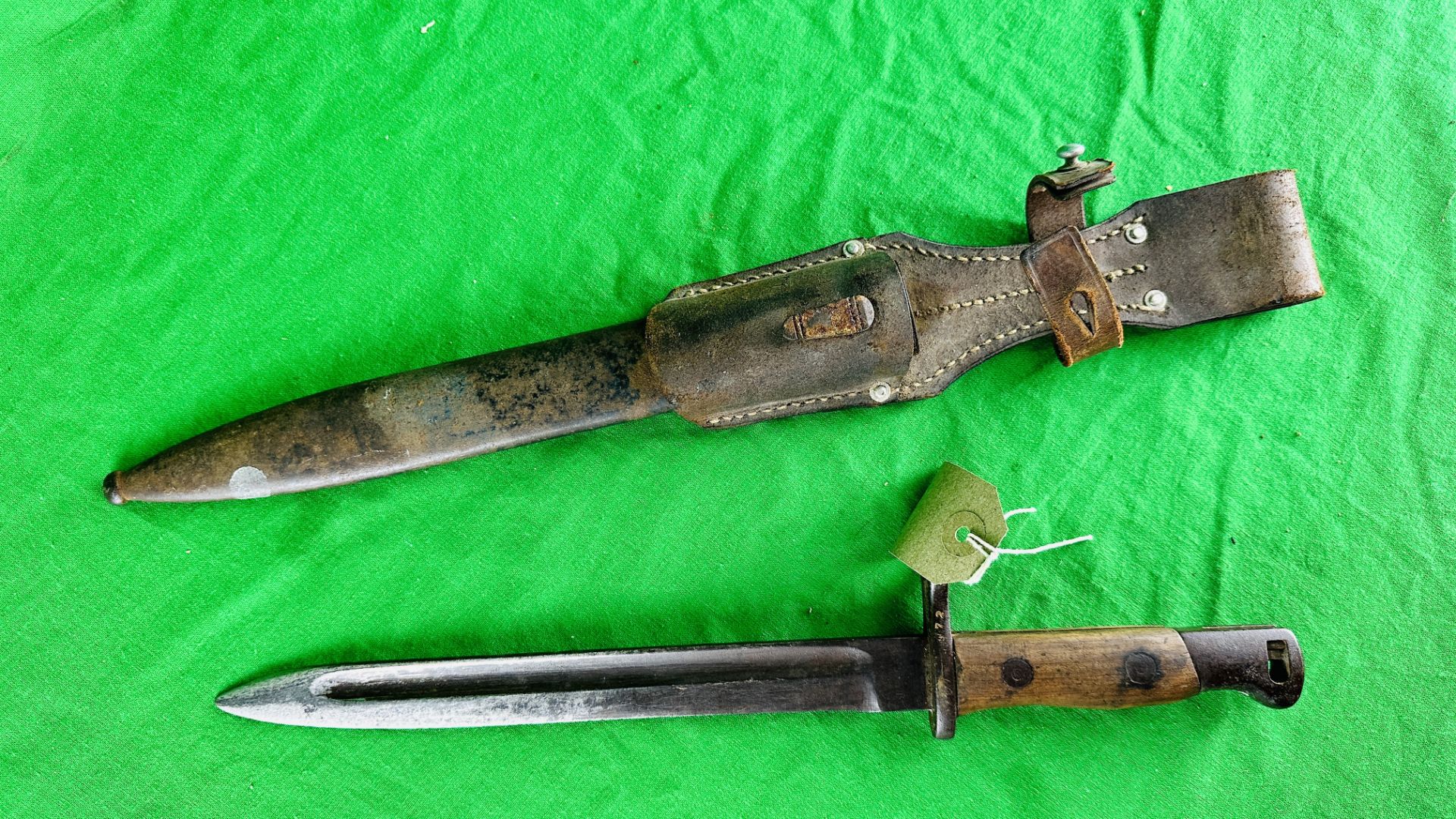 WWI SIMPSON & CO BAYONET WITH SCABBARD AND LEATHER FROG - NO POSTAGE OR PACKING AVAILABLE. - Image 12 of 14