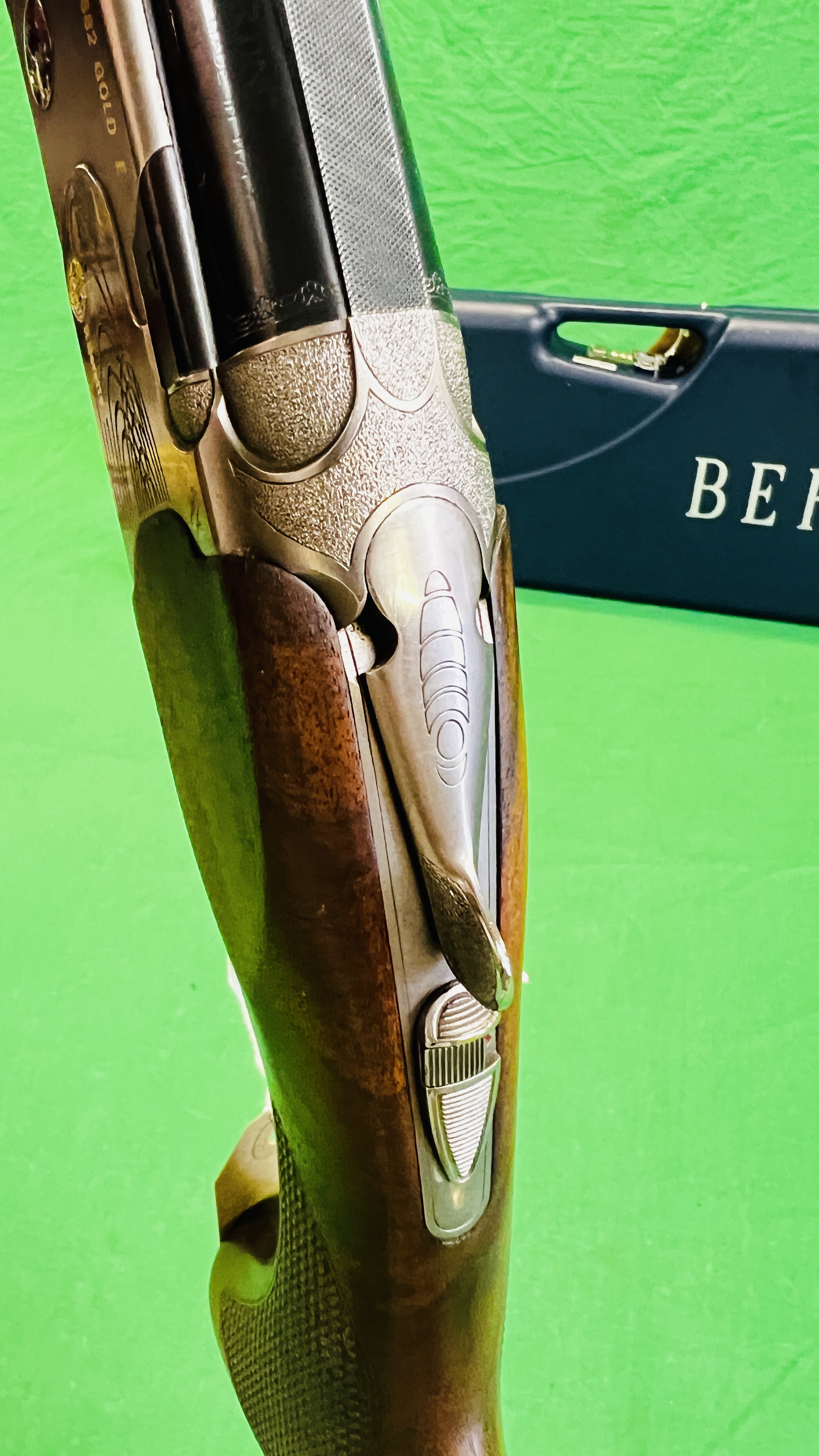 BERETTA 12 BORE OVER AND UNDER SHOTGUN 682 GOLD E, #P0120513, 30" MULTI CHOKE BARRELS, - Image 24 of 38