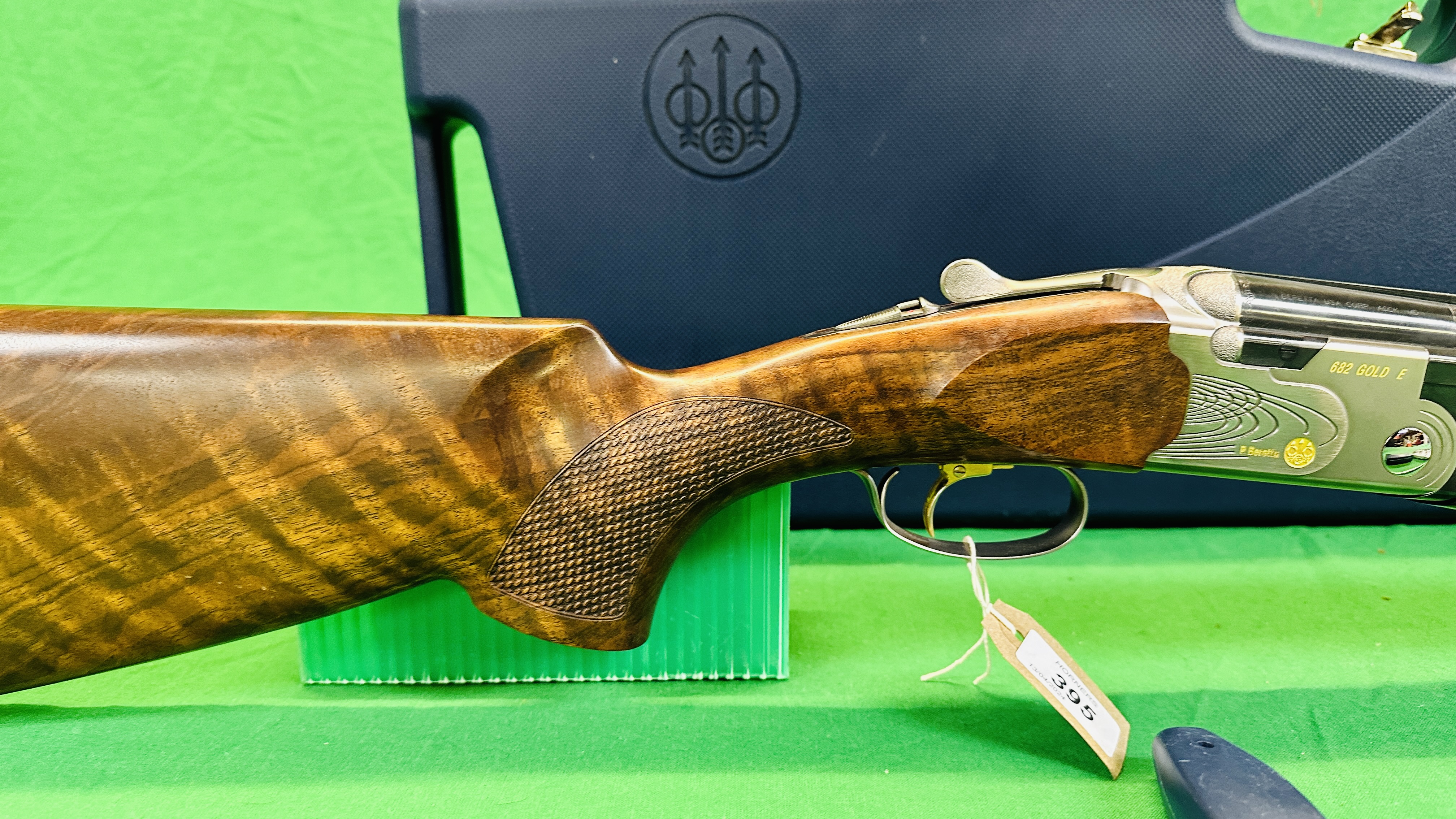 BERETTA 12 BORE OVER AND UNDER SHOTGUN, MODEL 682 GOLD E, - Image 3 of 35