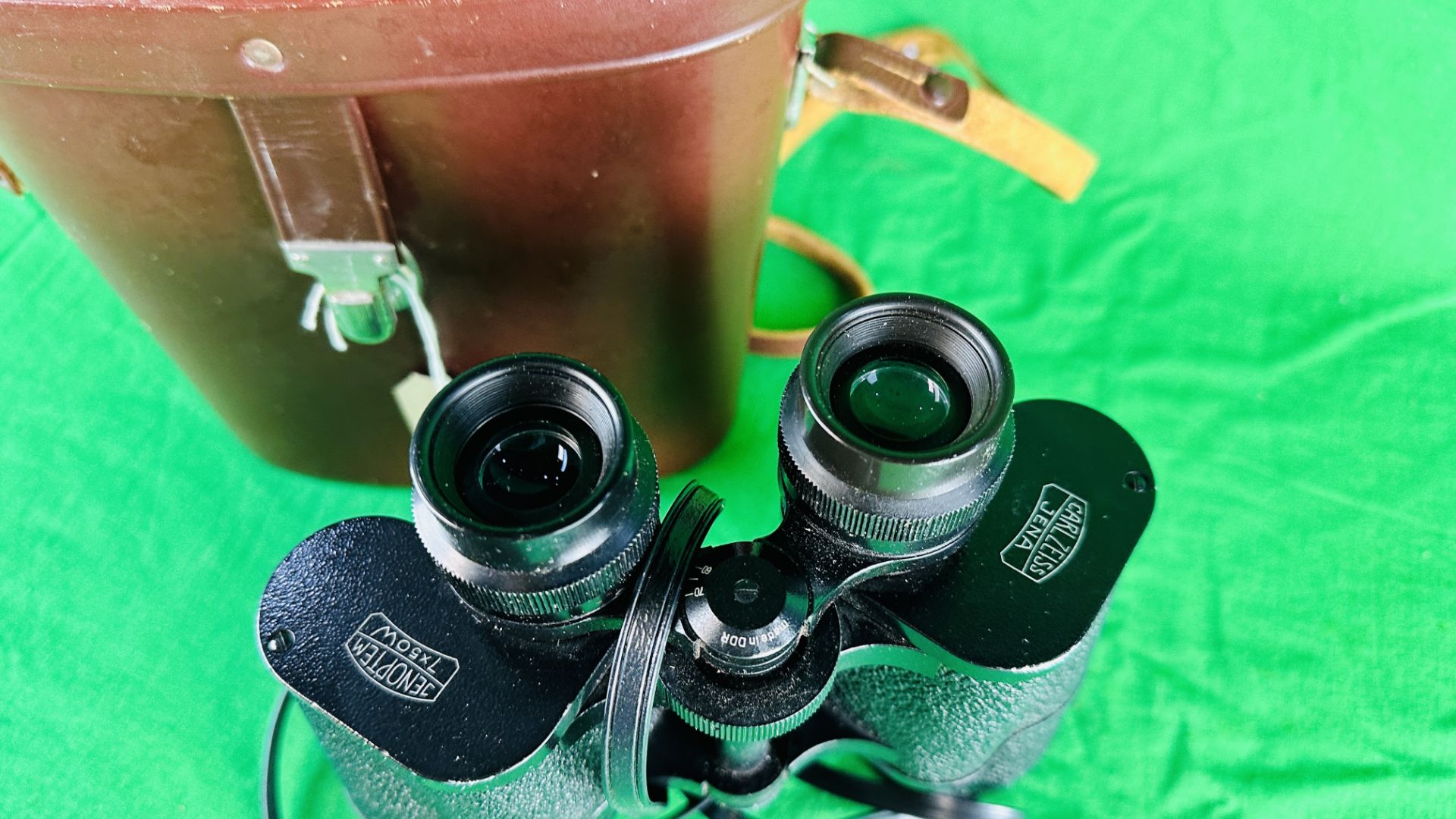 PAIR OF CARL ZEISS JENOPTEM 7X50 W BINOCULARS IN LEATHERED CASE - Image 2 of 4