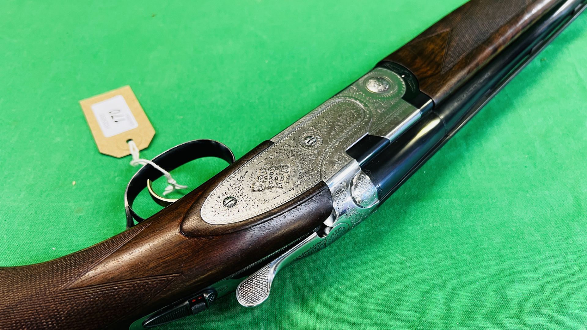 BERETTA 12 BORE OVER AND UNDER SHOTGUN #D48461B, 28" FIXED CHOKE BARRELS, ENGRAVED SIDE PLATE, - Image 11 of 36