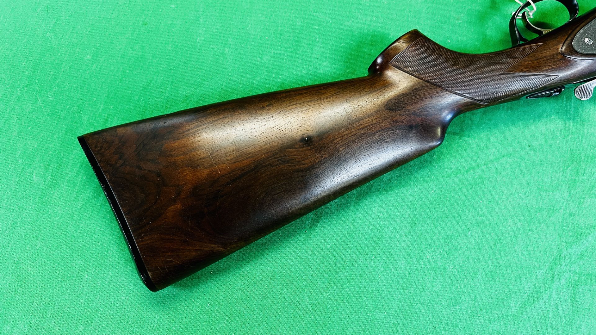 BERETTA 12 BORE OVER AND UNDER SHOTGUN #D48461B, 28" FIXED CHOKE BARRELS, ENGRAVED SIDE PLATE, - Image 8 of 36