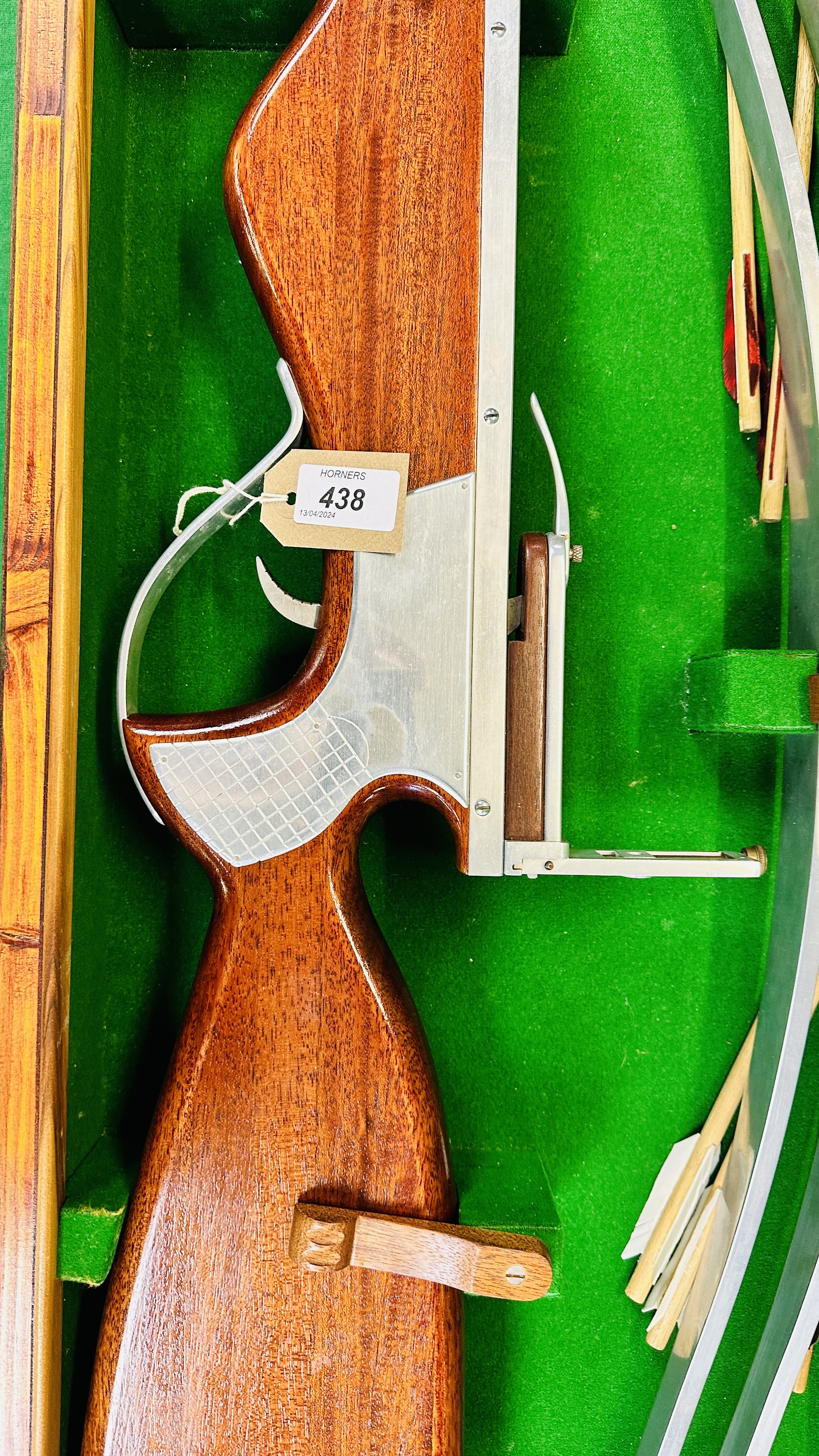 A HANDCRAFTED WOODEN CROSSBOW WITH ALUMINIUM DETAIL IN WOODEN TRANSIT CASE - NO POSTAGE OR PACKING - Image 3 of 14