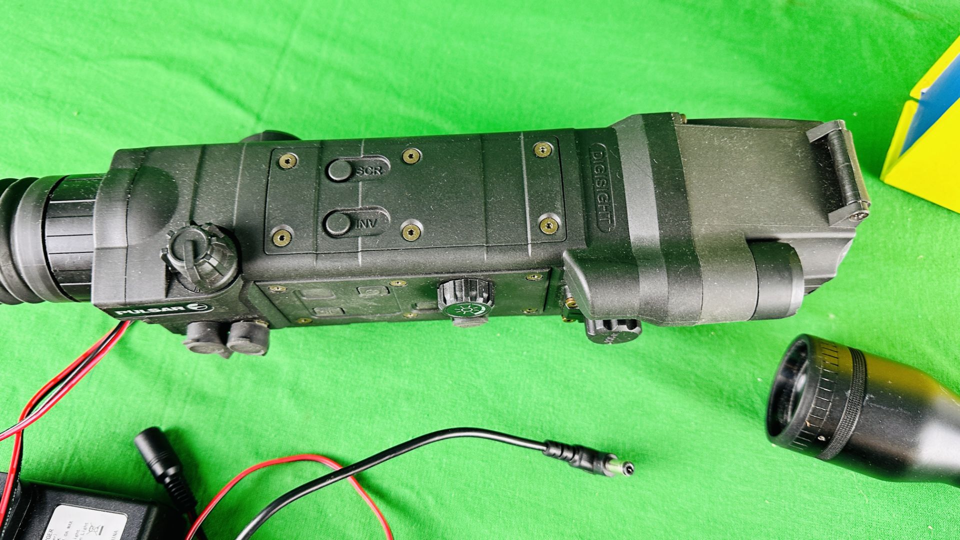 PULSAR DIGISIGHT RIFLE SCOPE, N550, BATTERY, CHARGER, PULSAR IR FLASHLIGHT L-808 - UNTESTED, - Image 5 of 10
