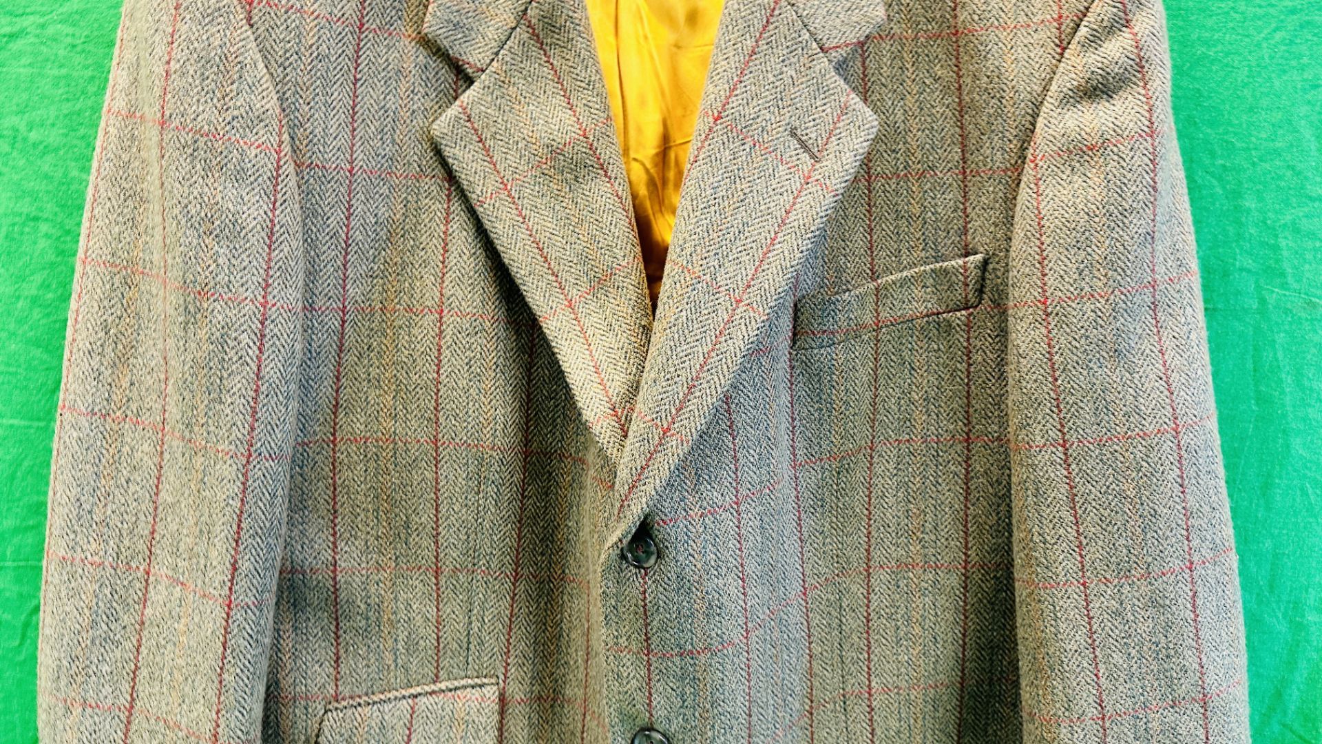 A GENTS RATCATCHER COUNTRY TWEED 100% PURE WOOL JACKET, SIZE 48L. - Bild 3 aus 5