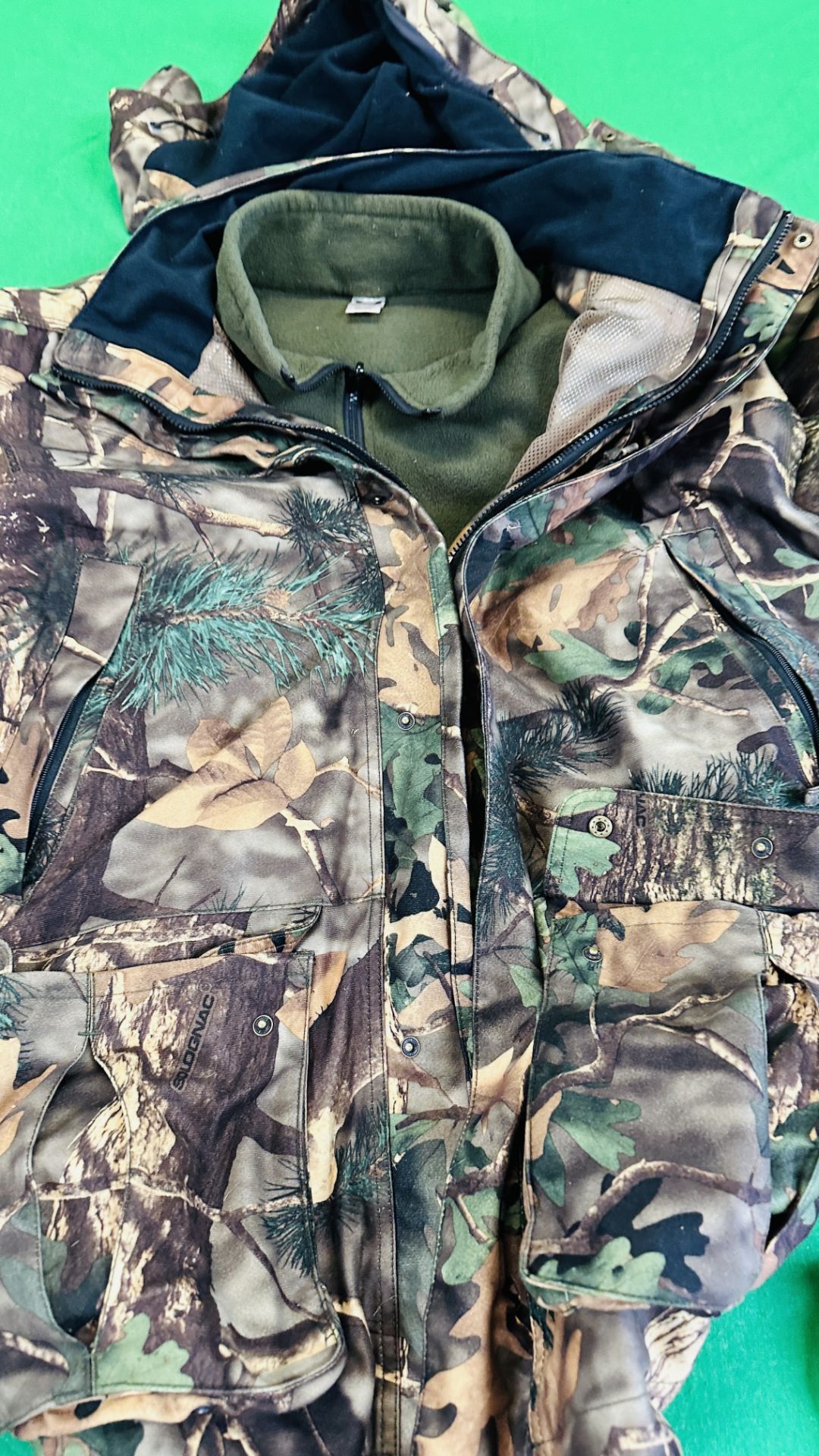 A SOLOGNAC XXL 3 IN 1 CAMOUFLAGE SHOOTING COAT ALONG WITH A PAIR OF MERGER XL CAMOUFLAGE TROUSERS - Image 19 of 23