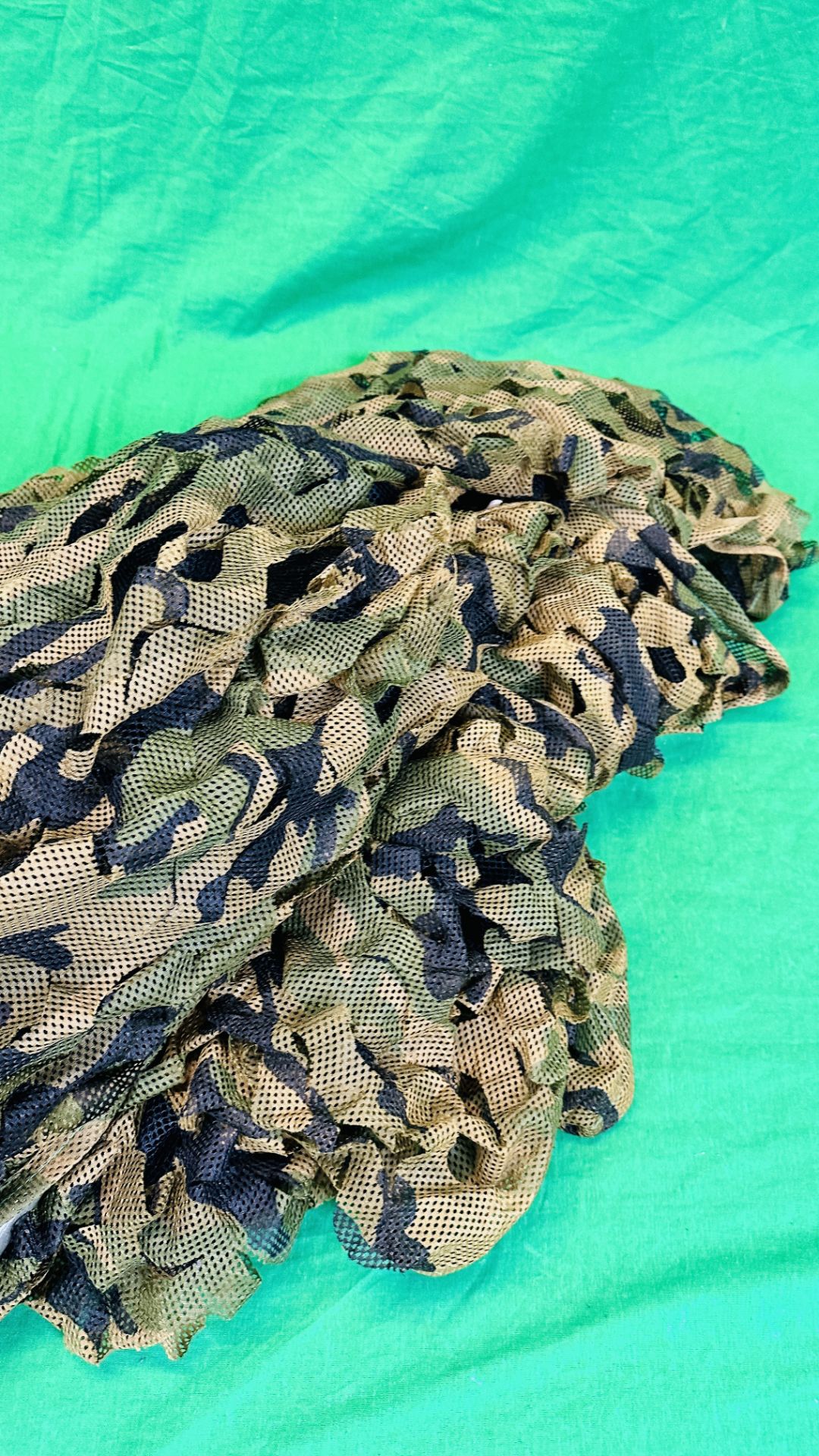 CAMO HIDE NET AND ALUMINIUM POLES. - Image 4 of 6