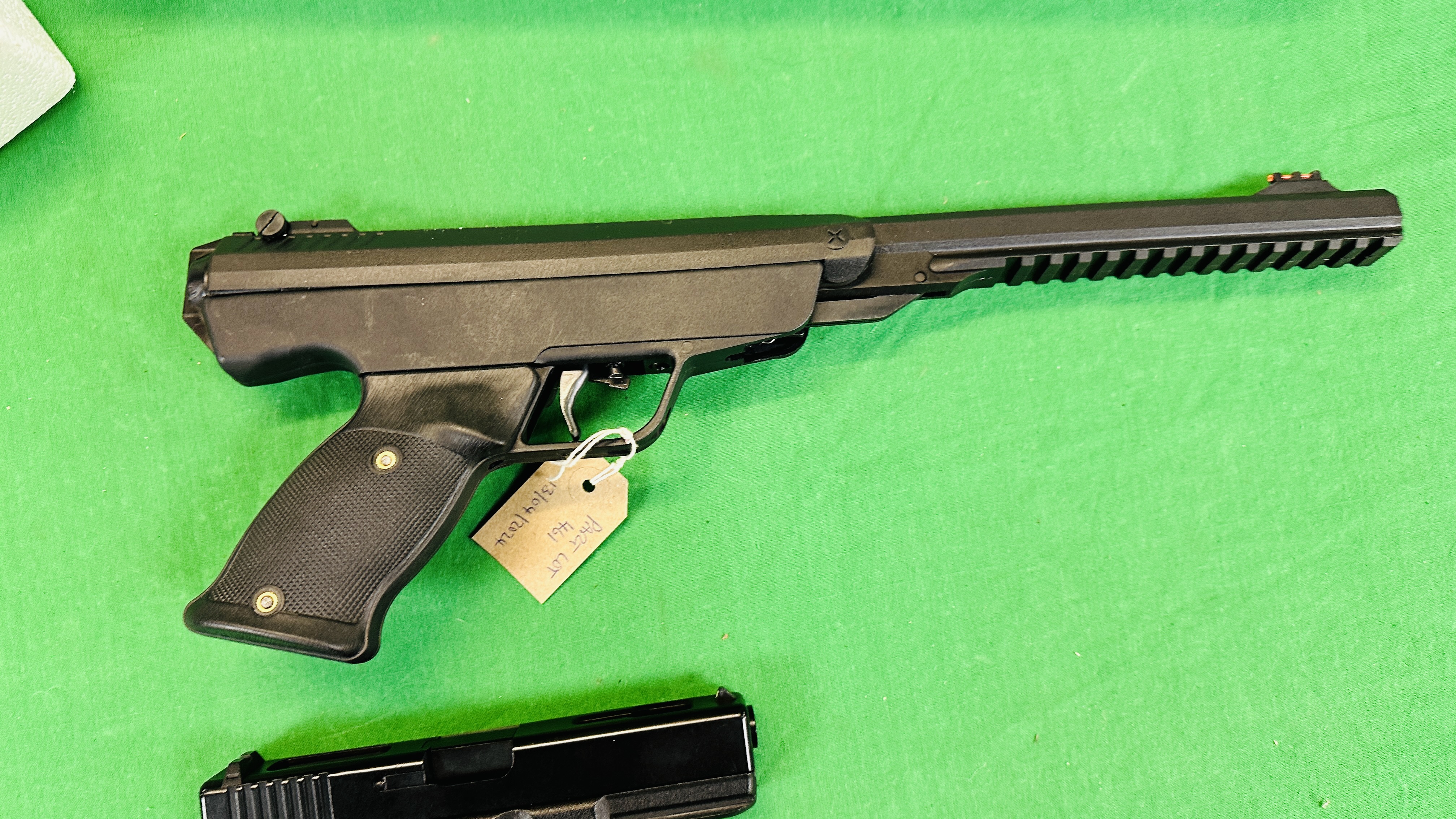 KWA G18C RAILED FRAME AIR MACHINE PISTOL IN ORIGINAL BOX WITH SPARE MAG ALONG WITH SMK25 . - Image 5 of 7