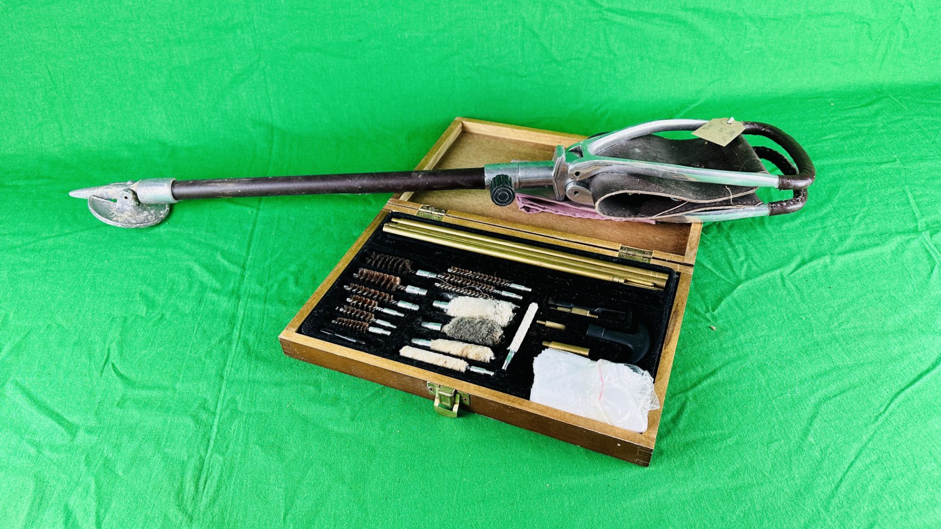 A BOXED RIFLE AND SHOTGUN MULTI BORE CLEANING KIT AND SHOOTING STICK