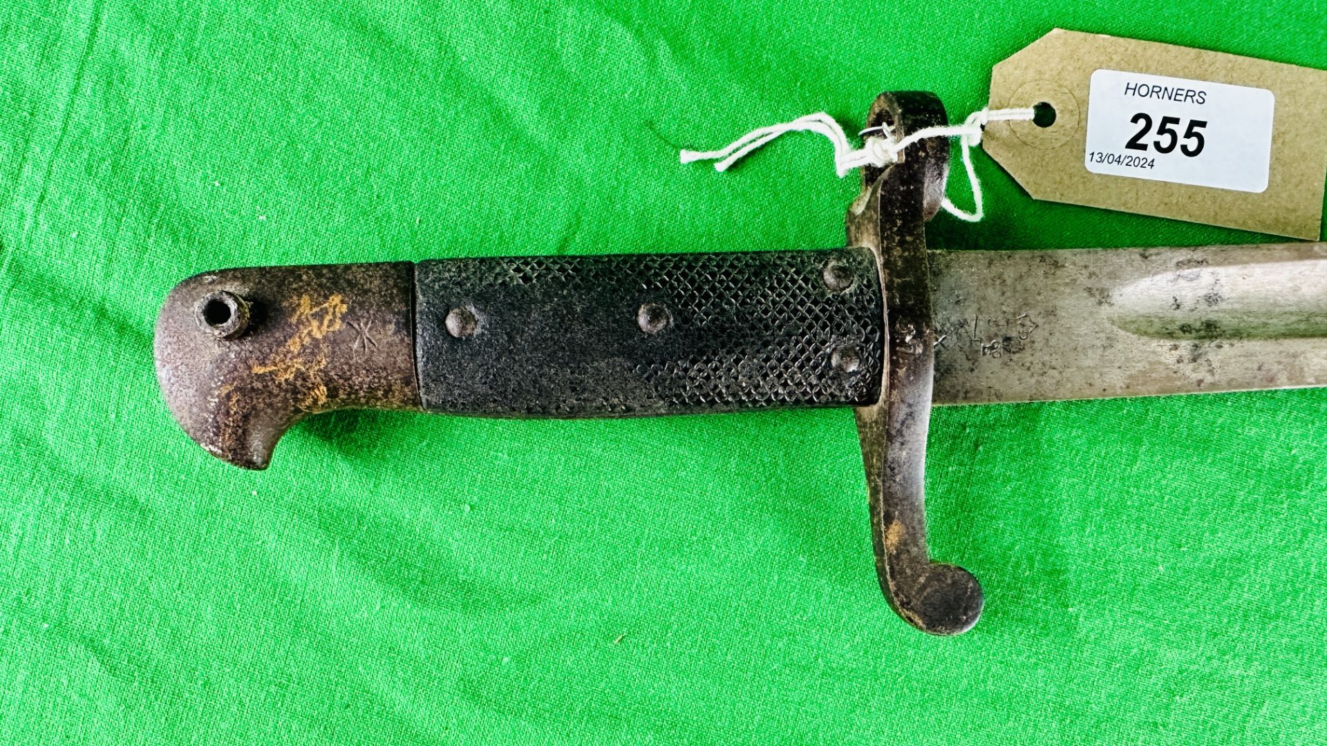 A LATE C19th CONTINENTAL BAYONET STAMPED V.R / S6 C 91 - NO POSTAGE OR PACKING AVAILABLE. - Bild 2 aus 16