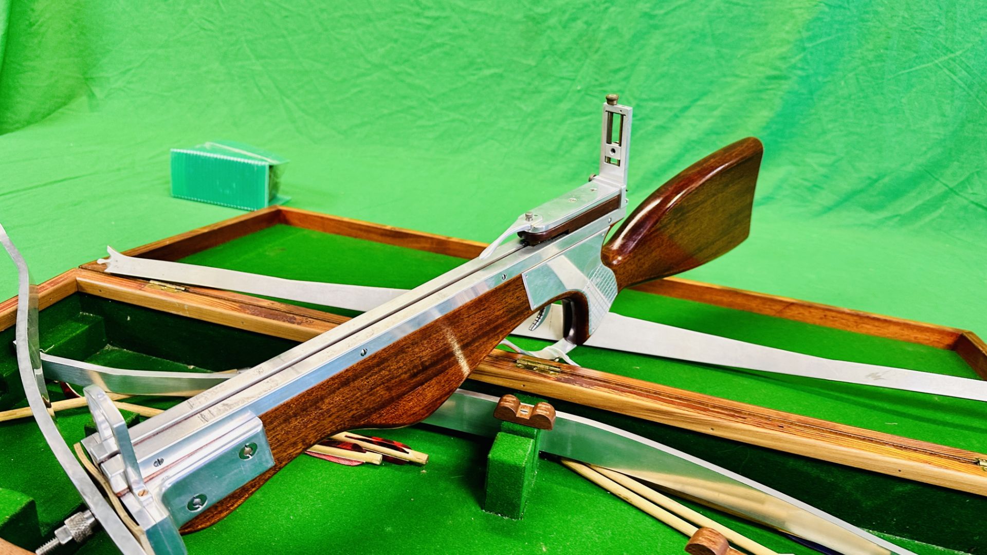 A HANDCRAFTED WOODEN CROSSBOW WITH ALUMINIUM DETAIL IN WOODEN TRANSIT CASE - NO POSTAGE OR PACKING - Image 13 of 14