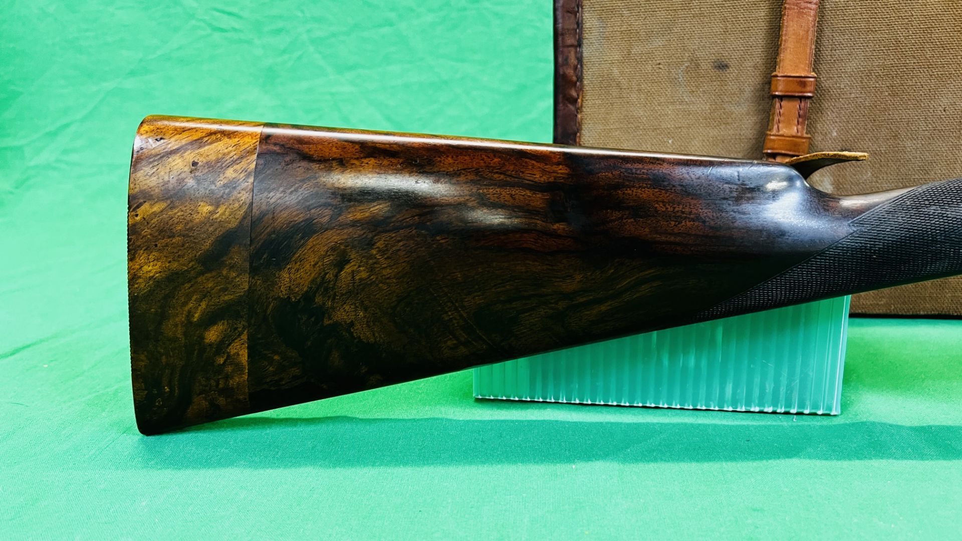 GREENER 12G SIDE BY SIDE SHOTGUN 27" BARRELS, CHAMBERED FOR 21/2", - Image 4 of 39