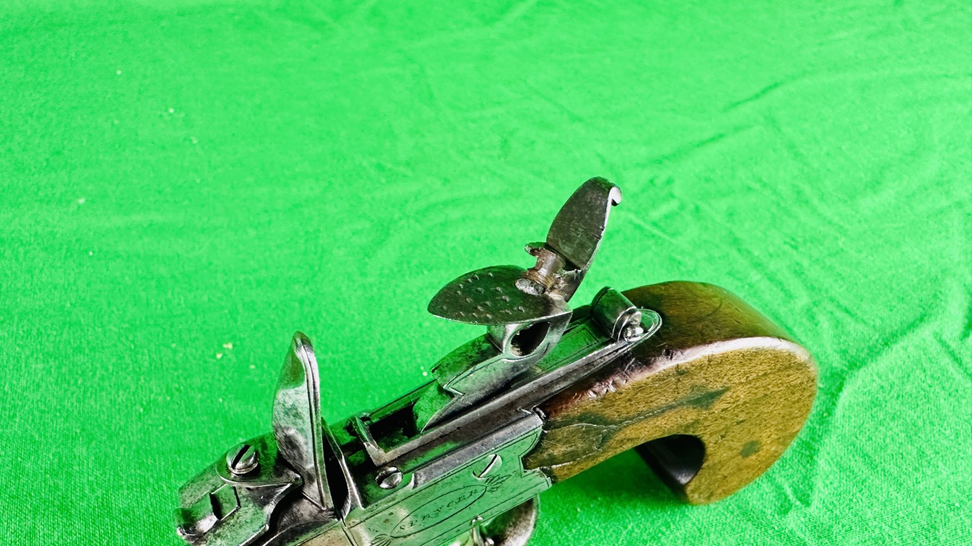 A GOOD QUALITY ENGLISH ANTIQUE SPENCER OF LONDON FLINTLOCK PISTOL WITH DETACHABLE BARREL, - Image 12 of 13