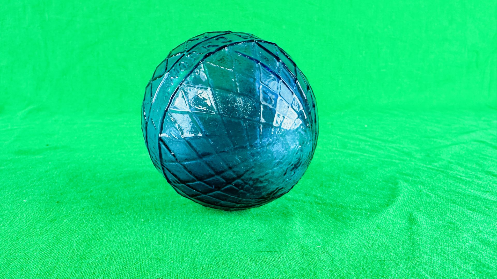 AN ANTIQUE GLASS TARGET BALL - N.B. - Image 4 of 9