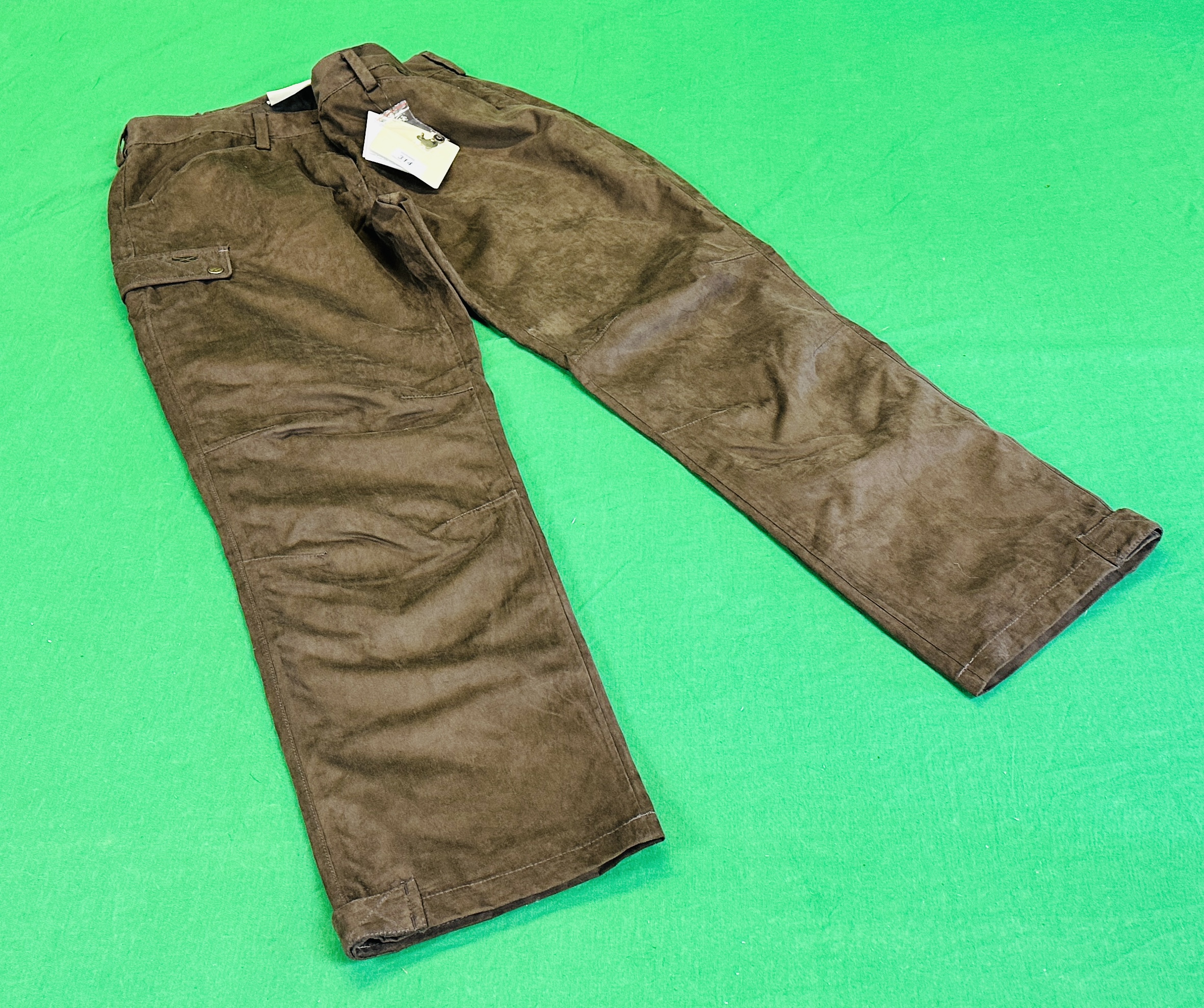 A PAIR OF AS NEW FIELD PRO HOGGS OF FIFE SIZE 16 TROUSERS