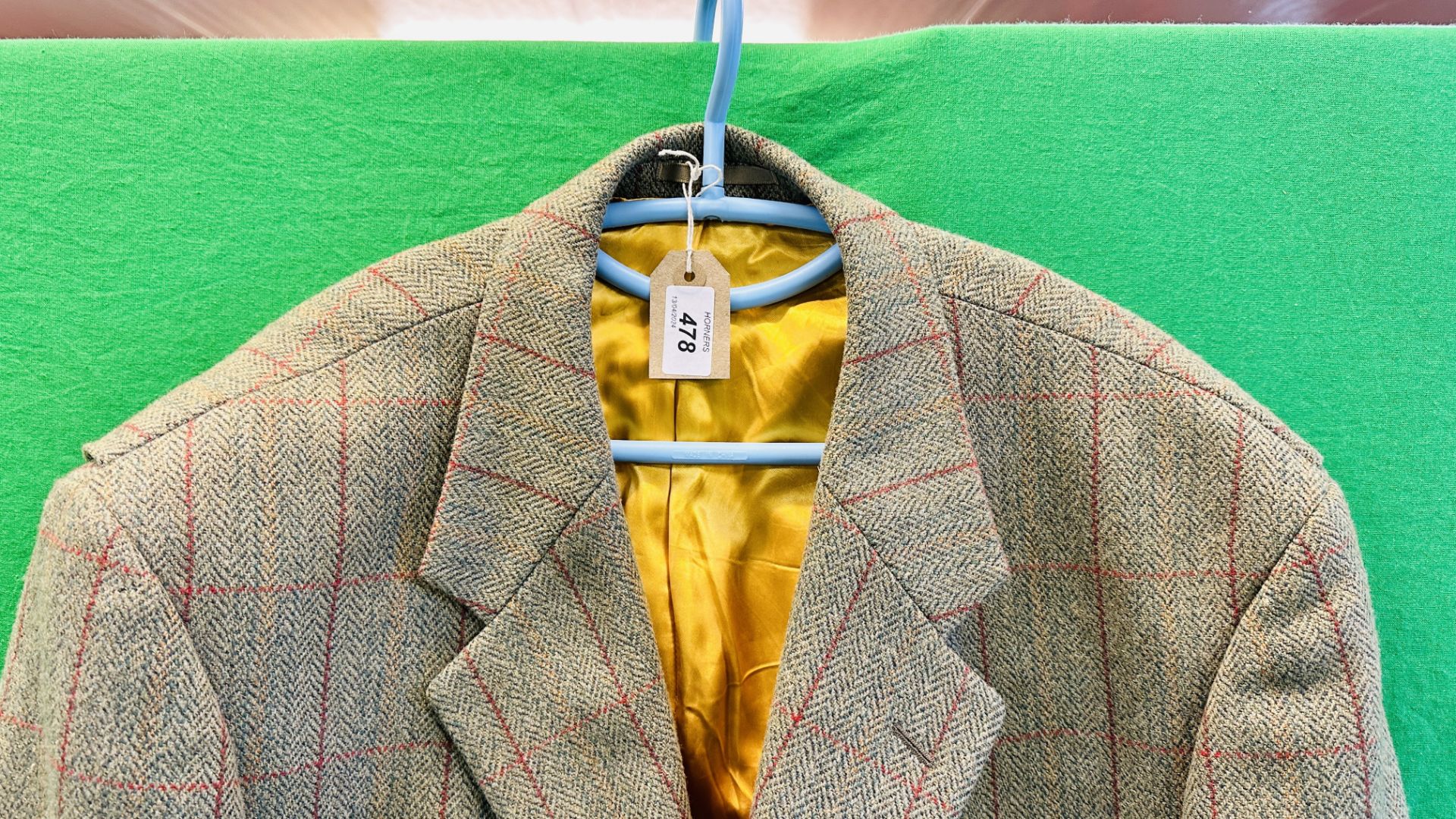 A GENTS RATCATCHER COUNTRY TWEED 100% PURE WOOL JACKET, SIZE 48L. - Image 2 of 5