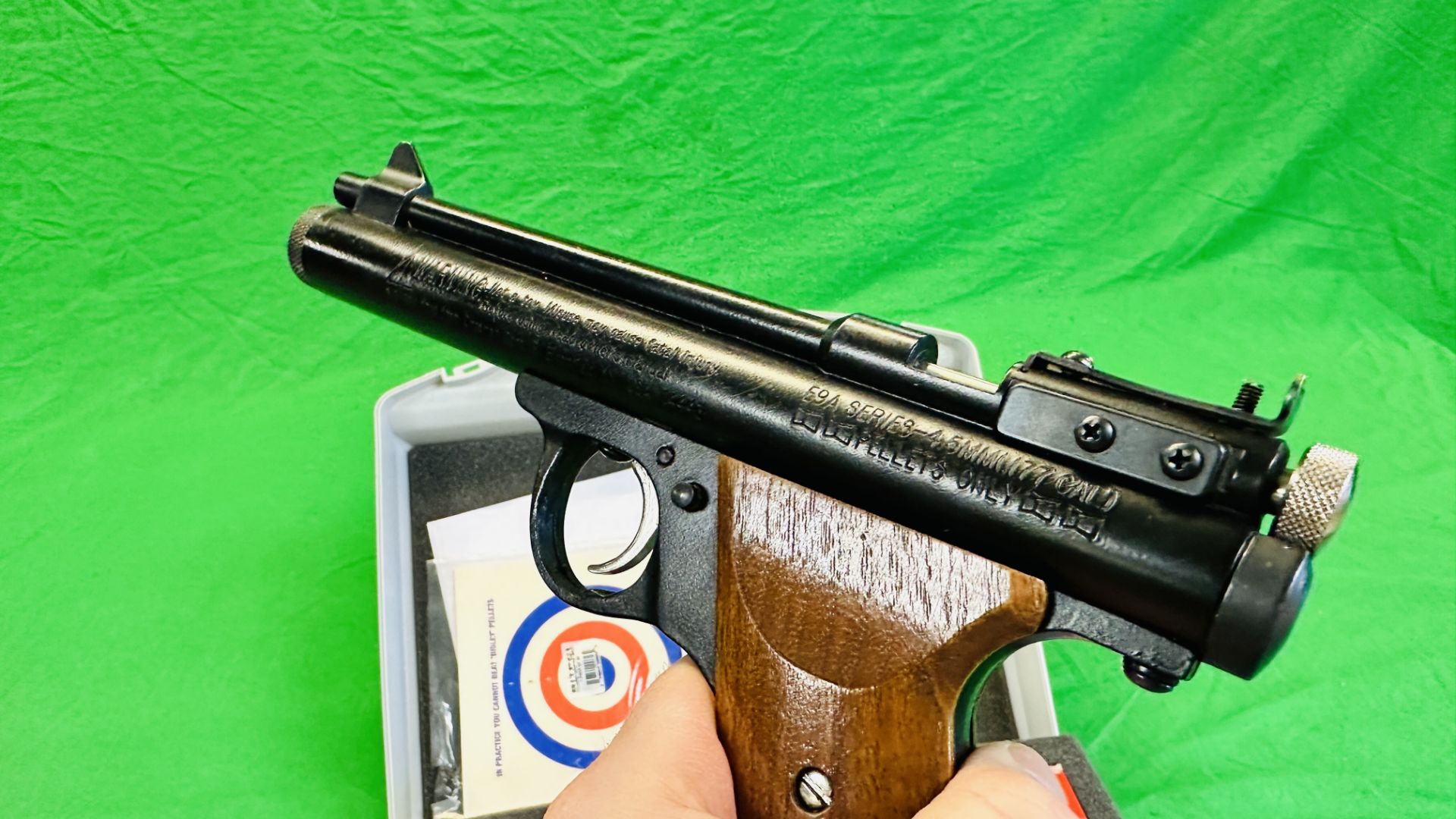 CROSMAN E9A Co2 AIR PISTOL . - Image 8 of 15