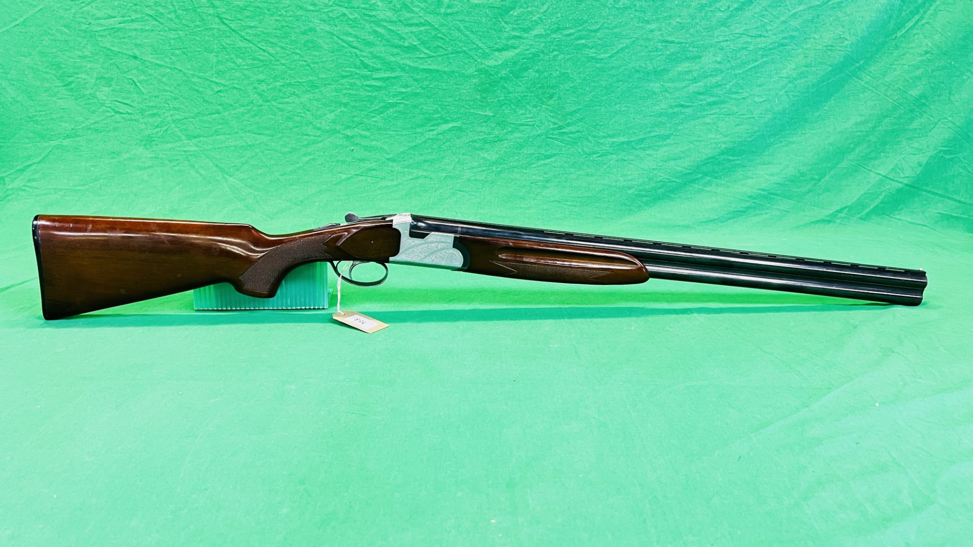 SARASQUETA 12G OVER AND UNDER SHOTGUN, #T2724, 28" MULTI CHOKE BARRELS,